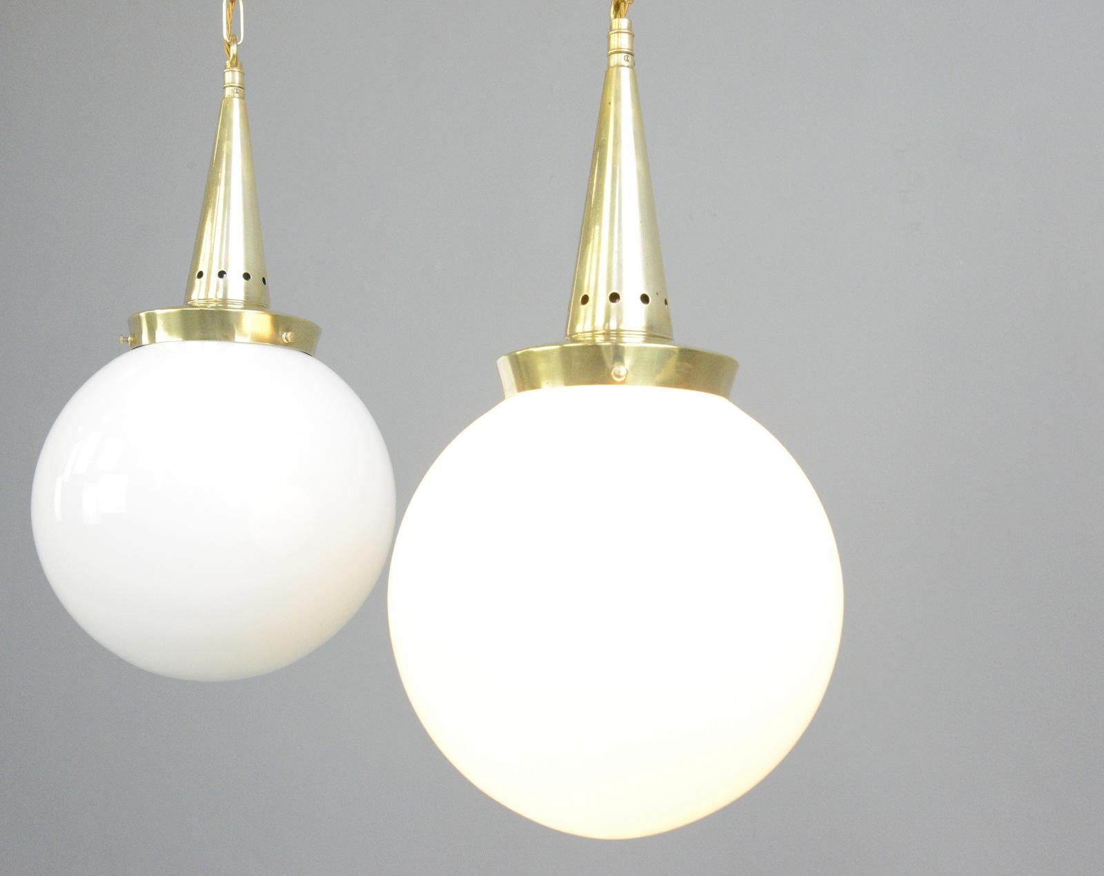 Vetro opalino Lampade a sospensione opaline di Marianne Brandt per Schwintzer & Gräff in vendita