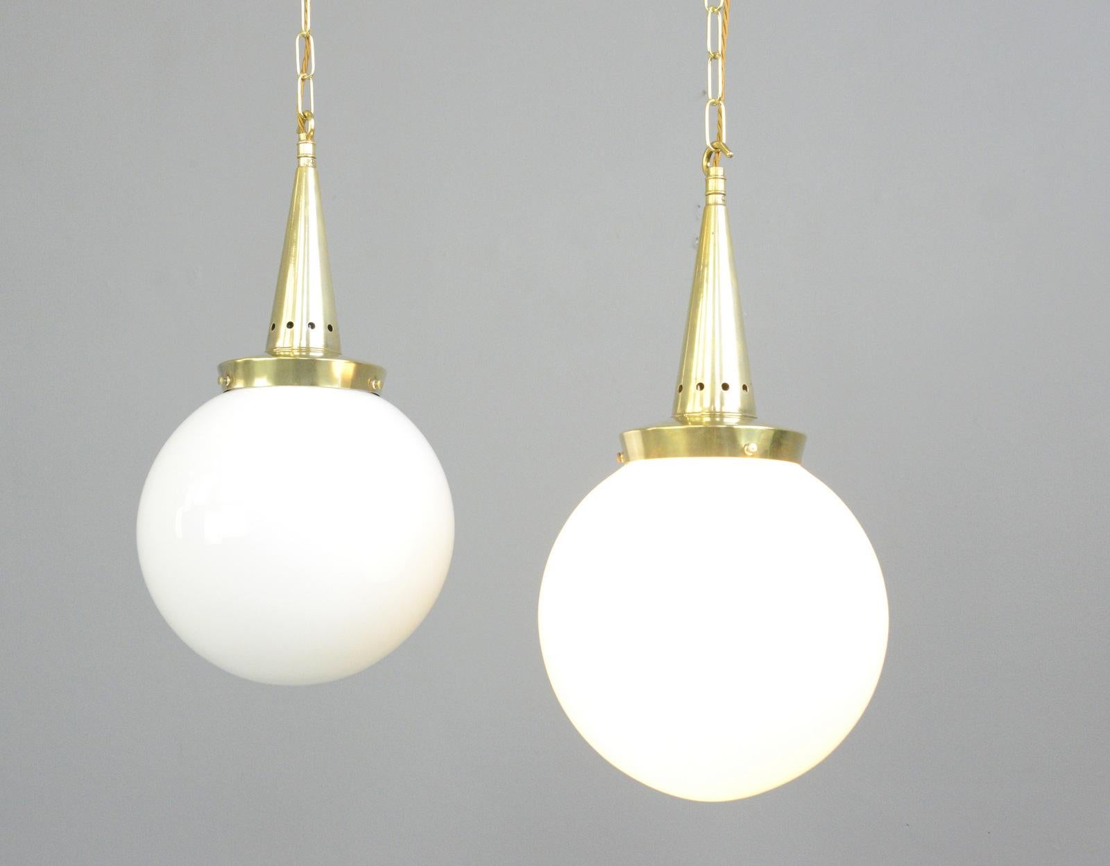 Lampade a sospensione opaline di Marianne Brandt per Schwintzer & Gräff in vendita 1