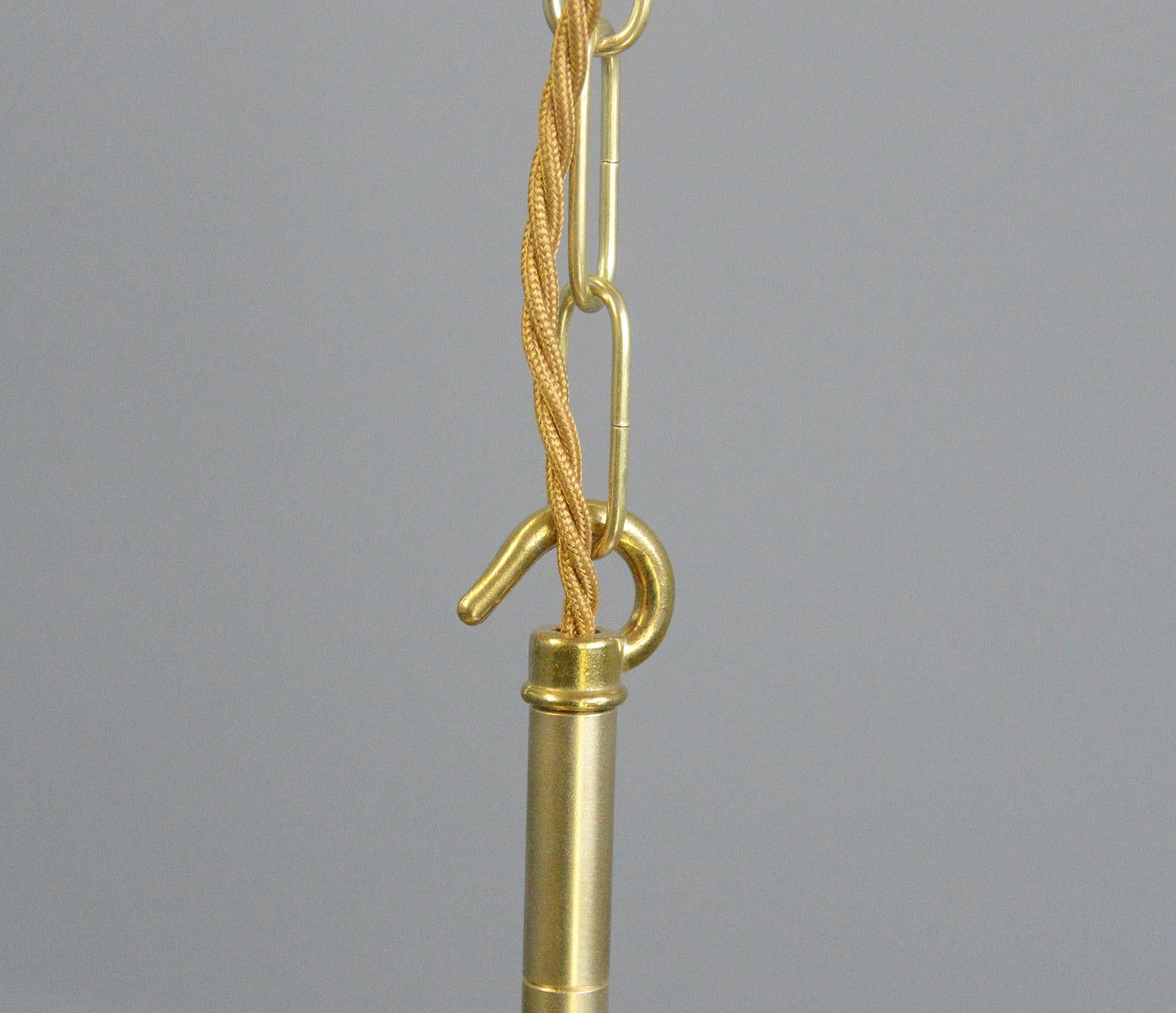 Danois Lampes à suspension en opaline de Vilhelm Lauritzen datant des années 1950 environ en vente