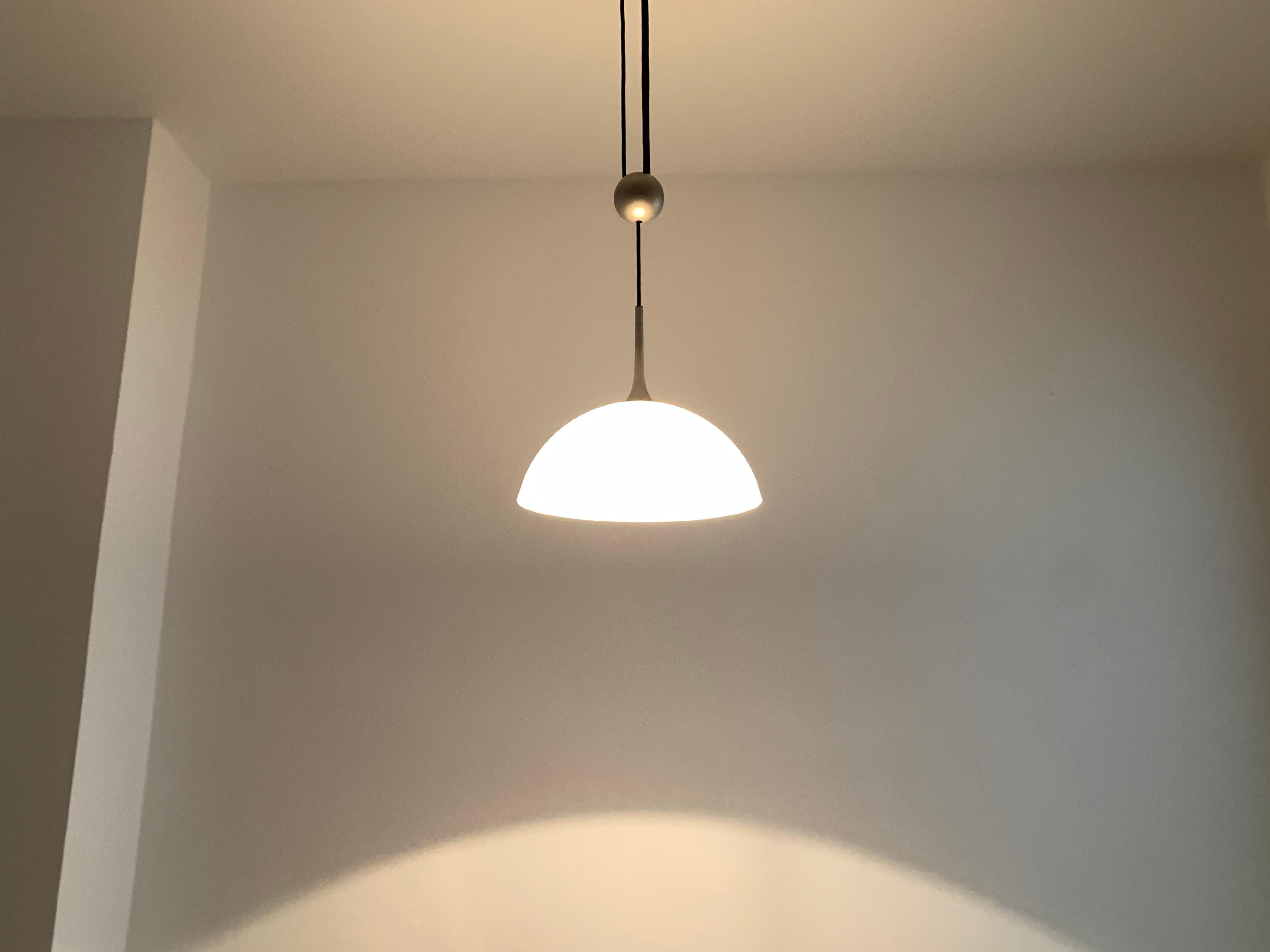 Opaline Posa 36 Pendant Lamp with Counterweight by Florian Schulz For Sale 1