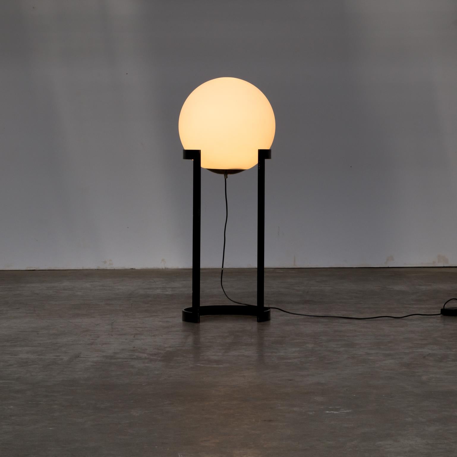 Opaline Round Floorlamp on Metal Frame, Exclusive Design In Good Condition For Sale In Amstelveen, Noord