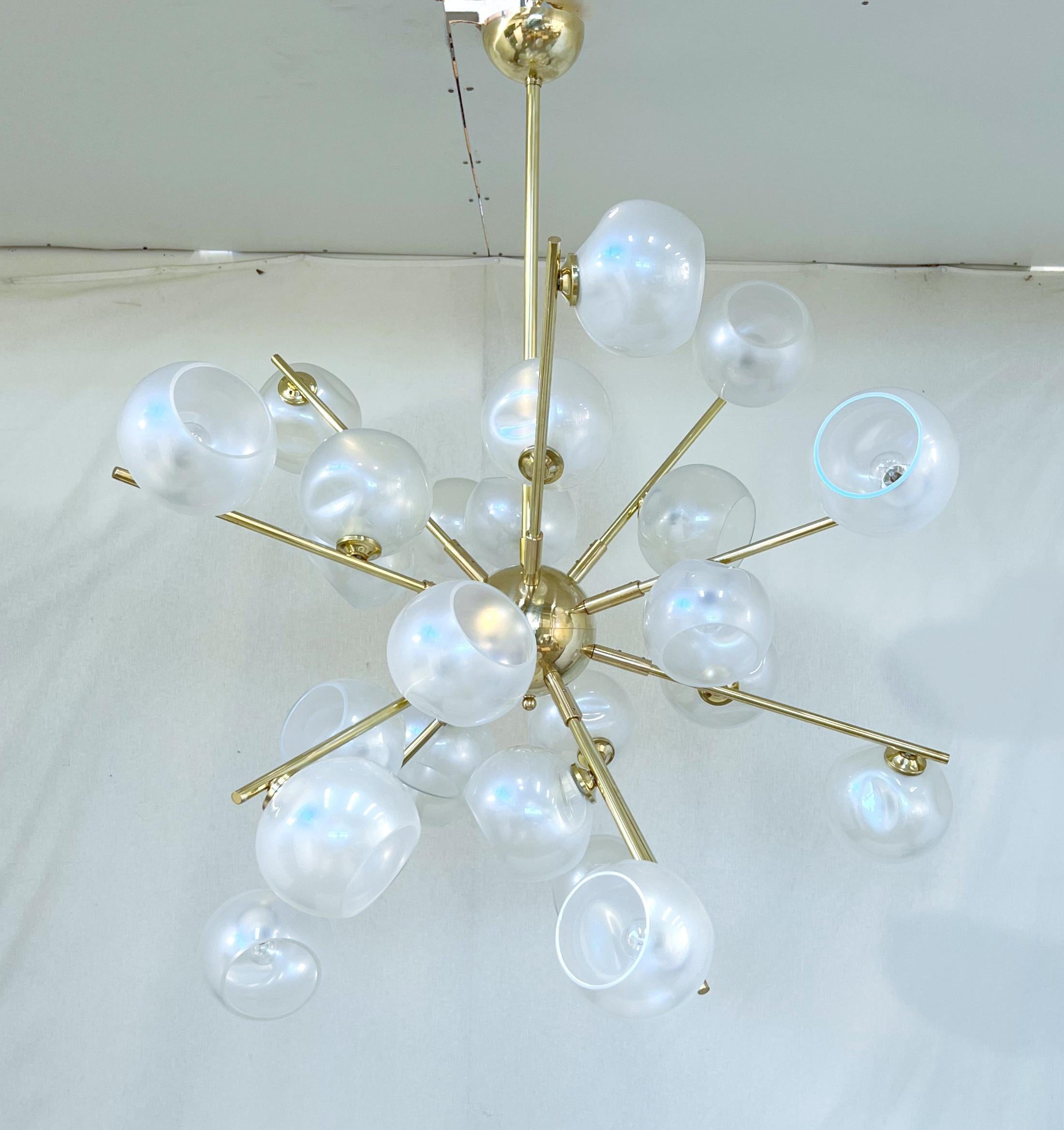 Lampadario Opaline Sputnik di Fabio Ltd In condizioni Nuovo in vendita a Los Angeles, CA