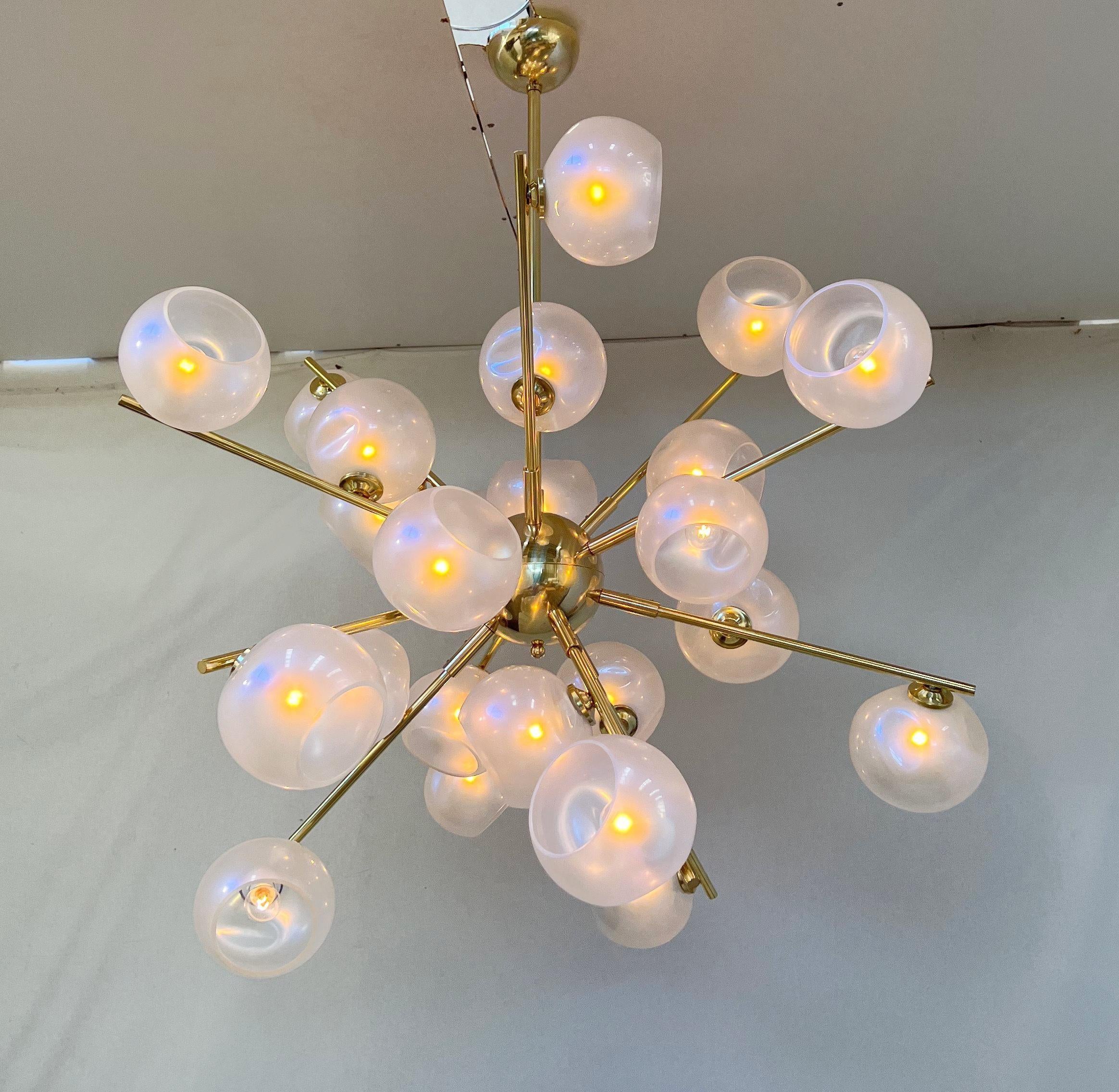 Lampadario Opaline Sputnik di Fabio Ltd in vendita 1