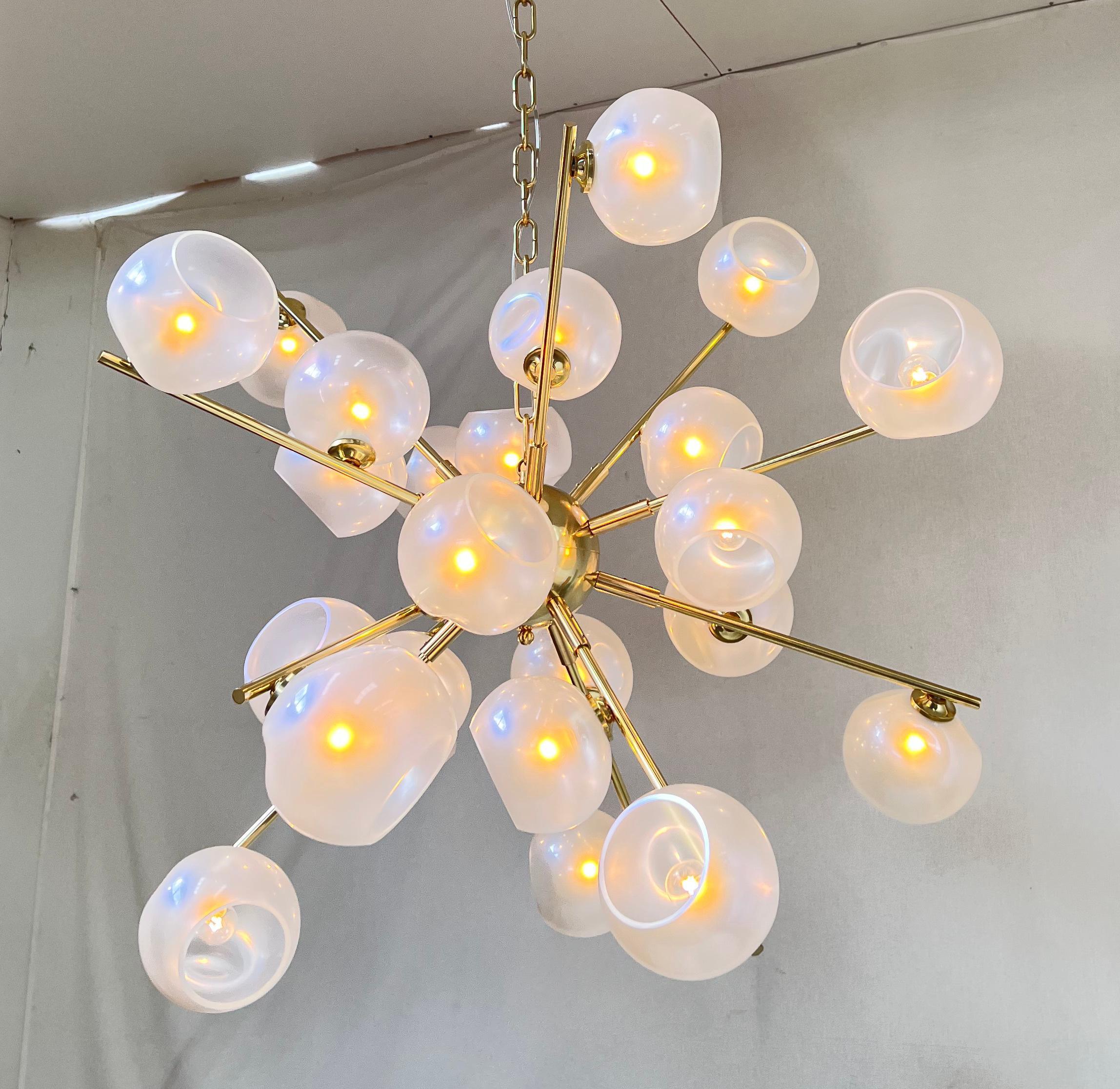Lampadario Opaline Sputnik di Fabio Ltd in vendita 1