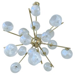 Lampadario Opaline Sputnik di Fabio Ltd