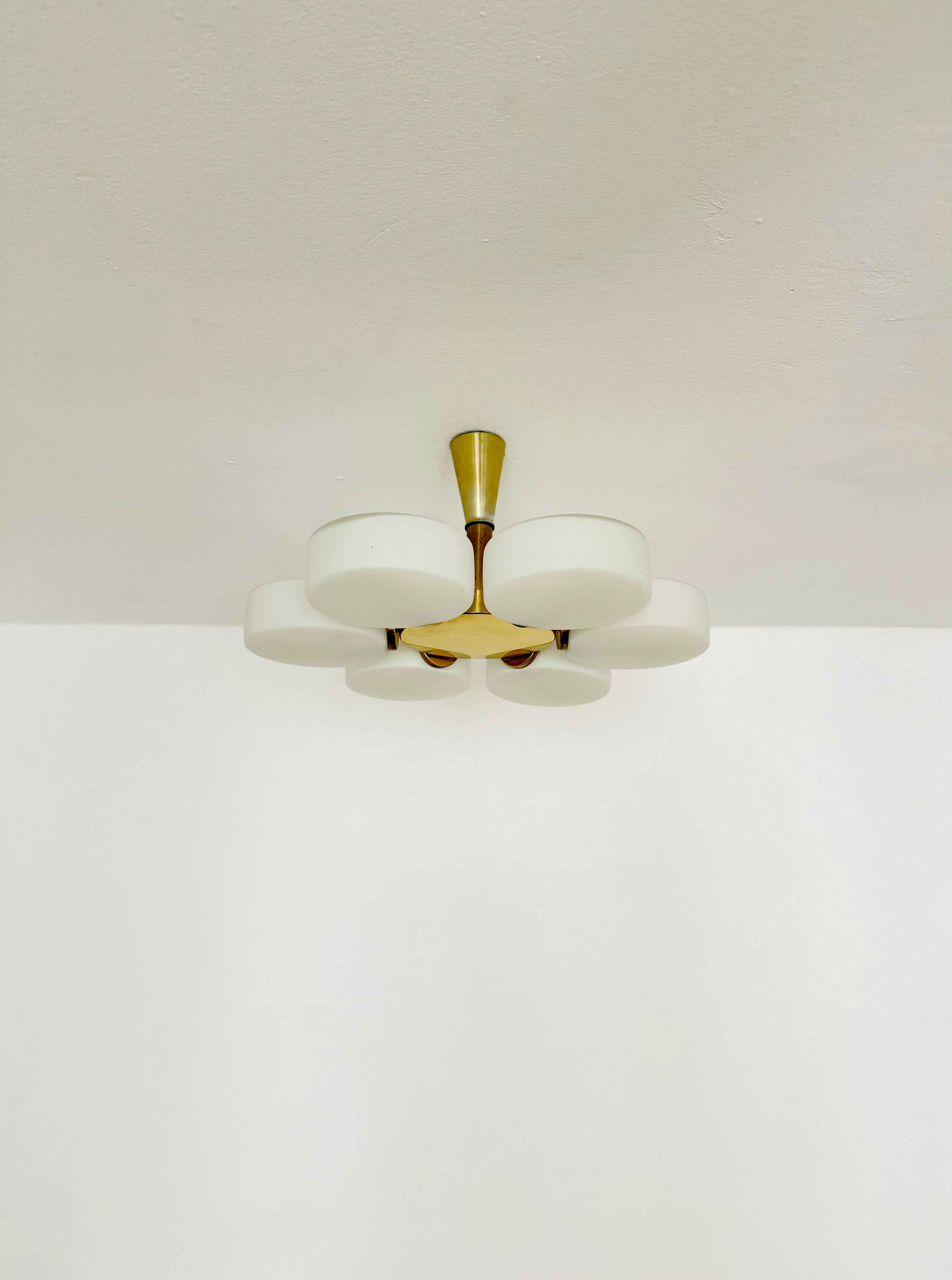 Tedesco Lampadario Sputnik Opaline di Kaiser Leuchten in vendita
