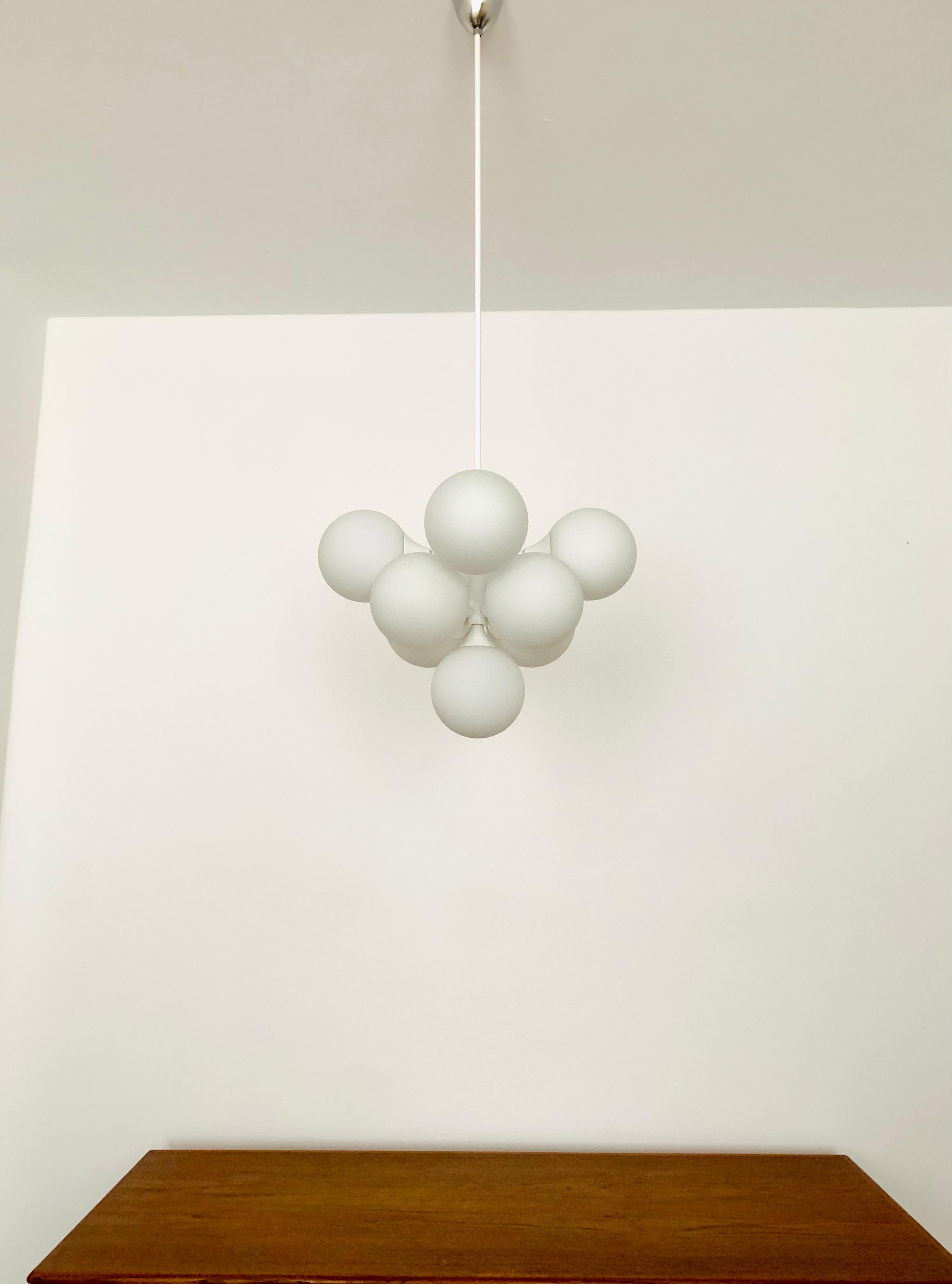 Metà XX secolo Lampadario Sputnik Opalino in vendita