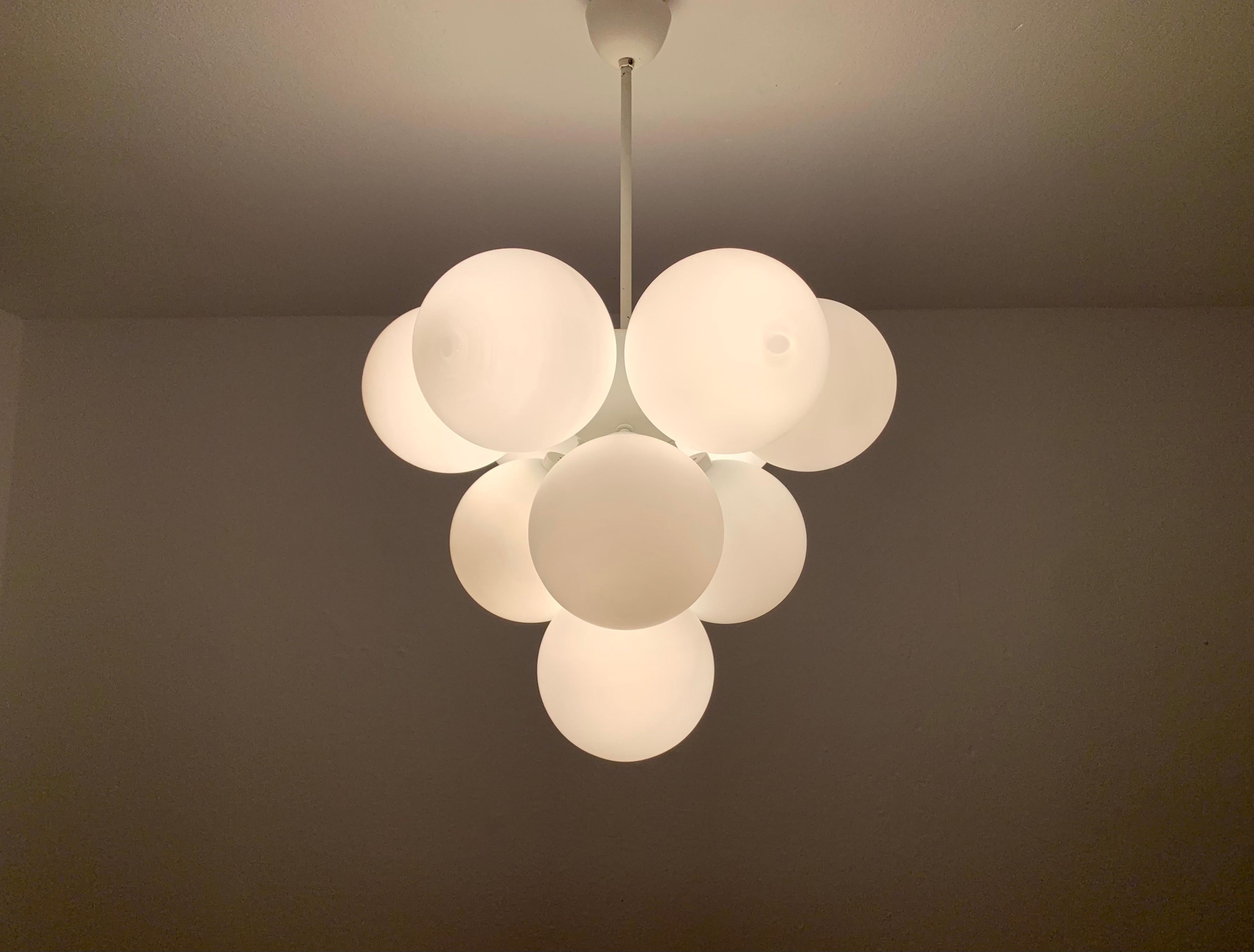 Lampadario Sputnik Opalino in vendita 1