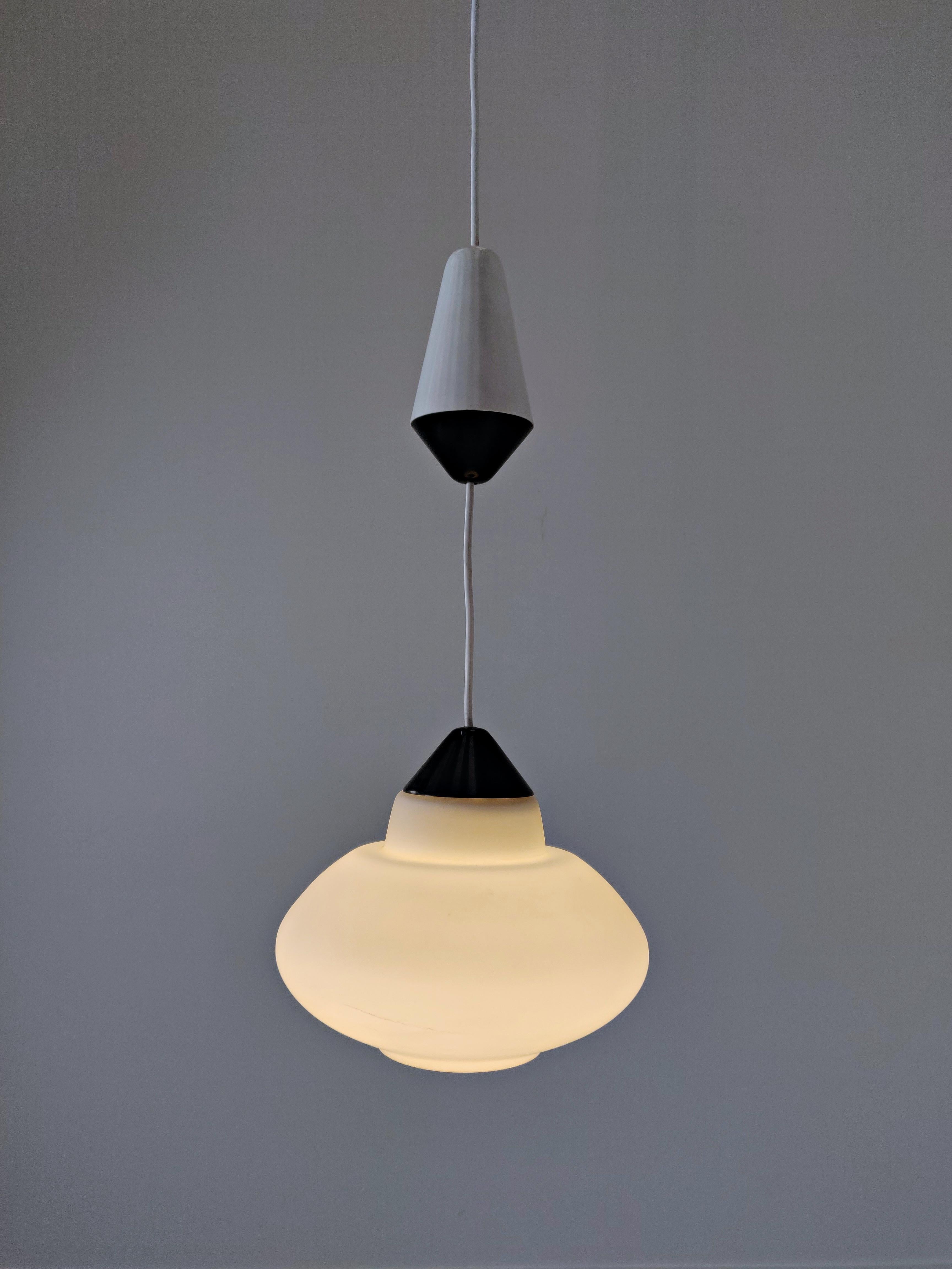 Mid-Century Modern Opaline Suspension In Good Condition For Sale In Brussels, BE