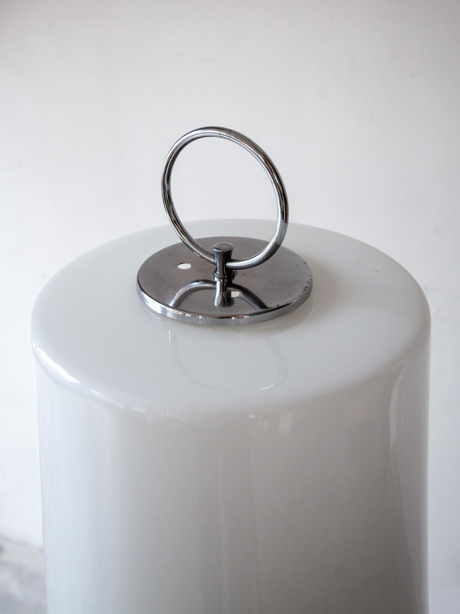 Mid-Century Modern Lampadaire à trois abat-jour en verre opalin de Carlo Nason, années 1960 en vente