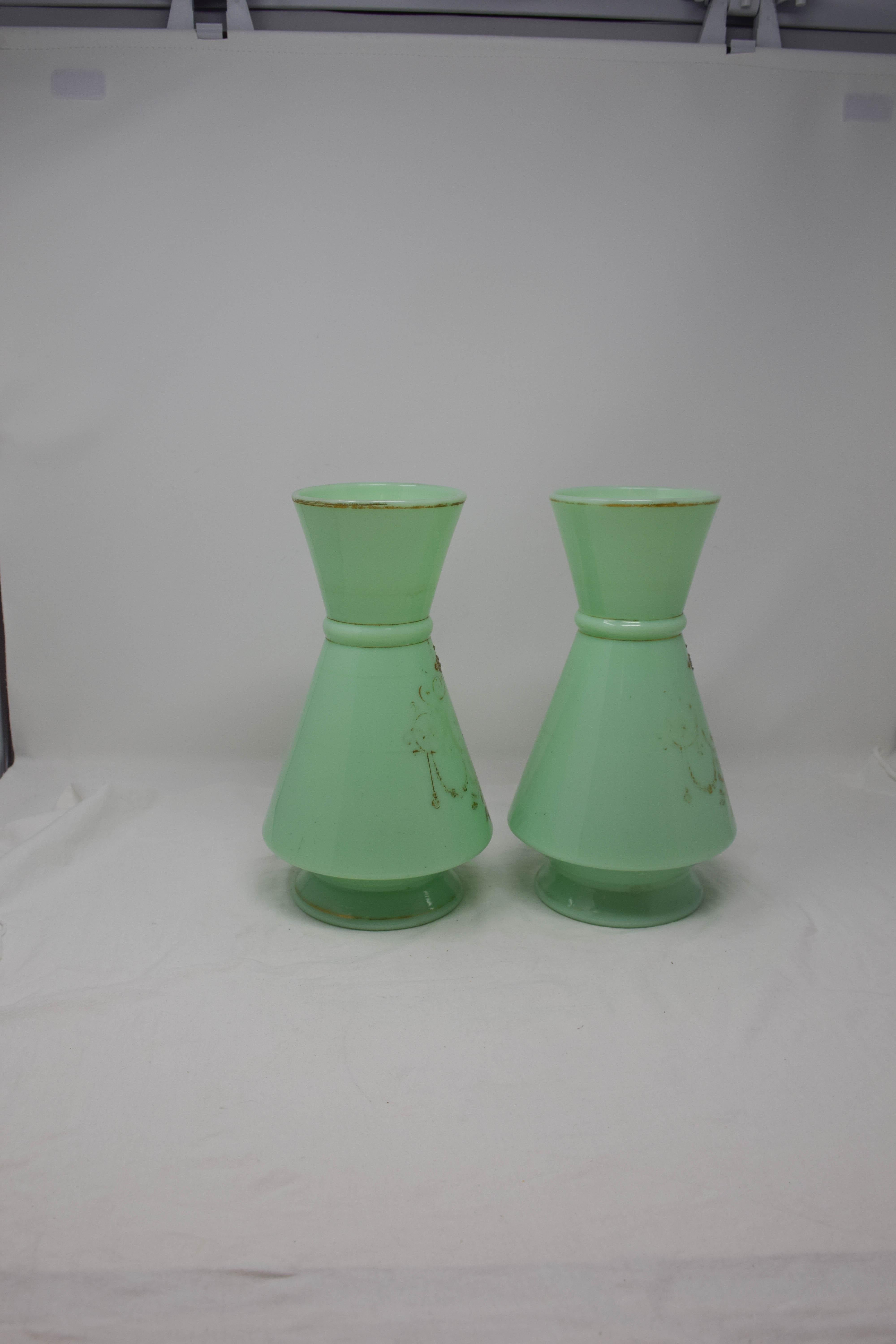 Opaline Vase Set of 2 In Good Condition For Sale In Houston, TX
