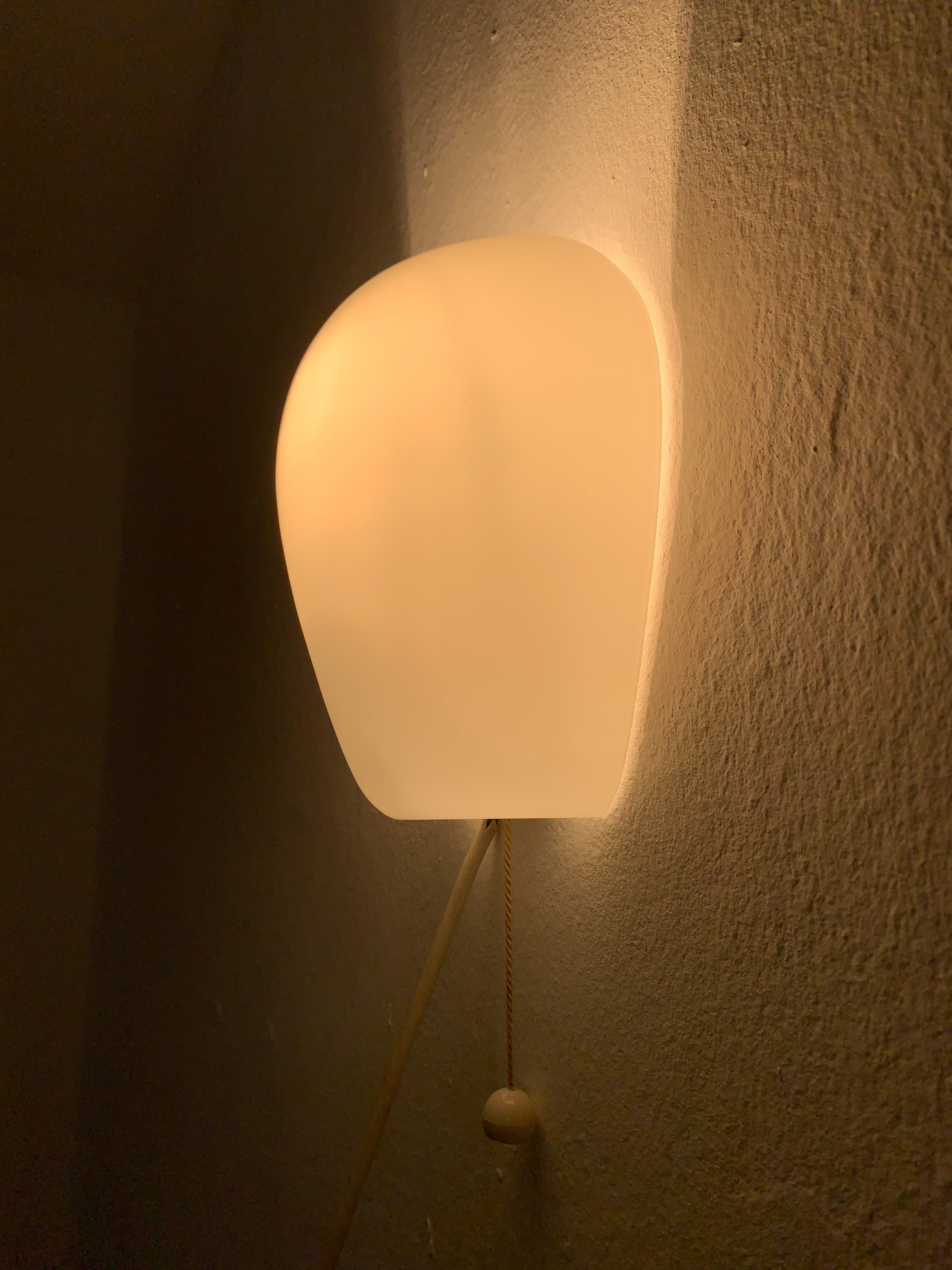Opaline Wall Lamp by Wilhelm Wagenfeld for Peill and Putzler For Sale 2