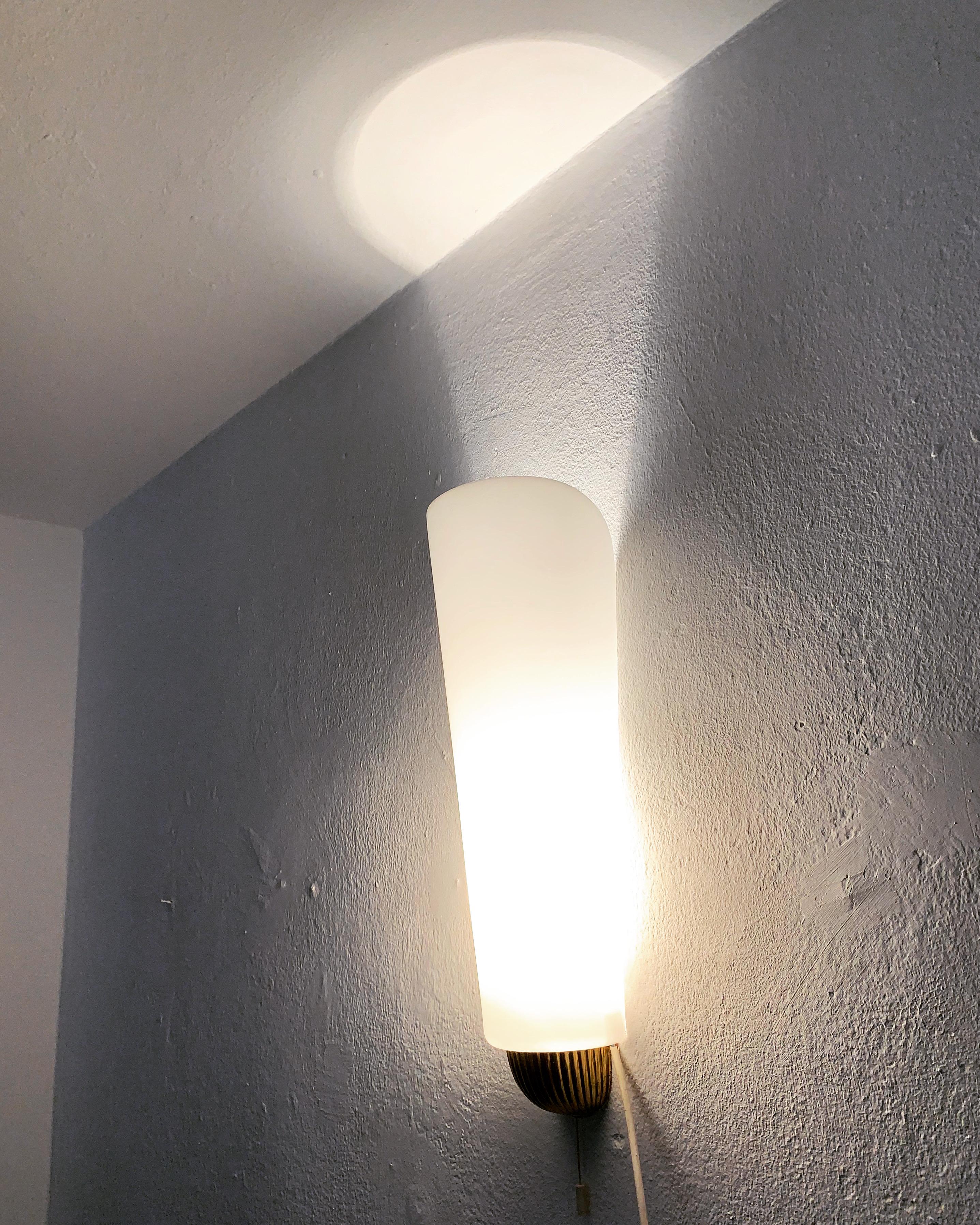 Opaline Wall Lamp by Wilhelm Wagenfeld for Peill and Putzler For Sale 2