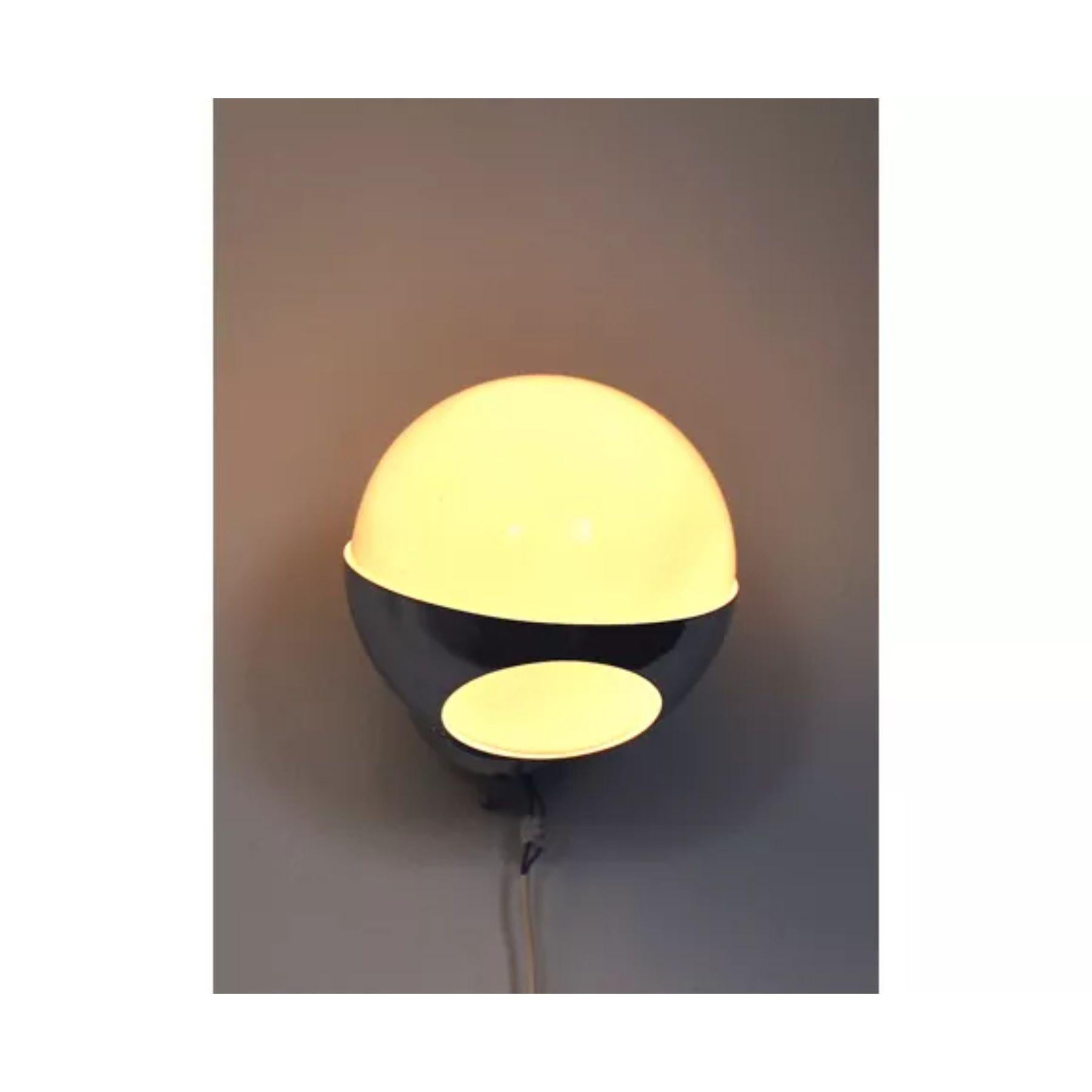 Opaline Wall Light Space Age, Italy, 1960 In Good Condition In BARCELONA, ES