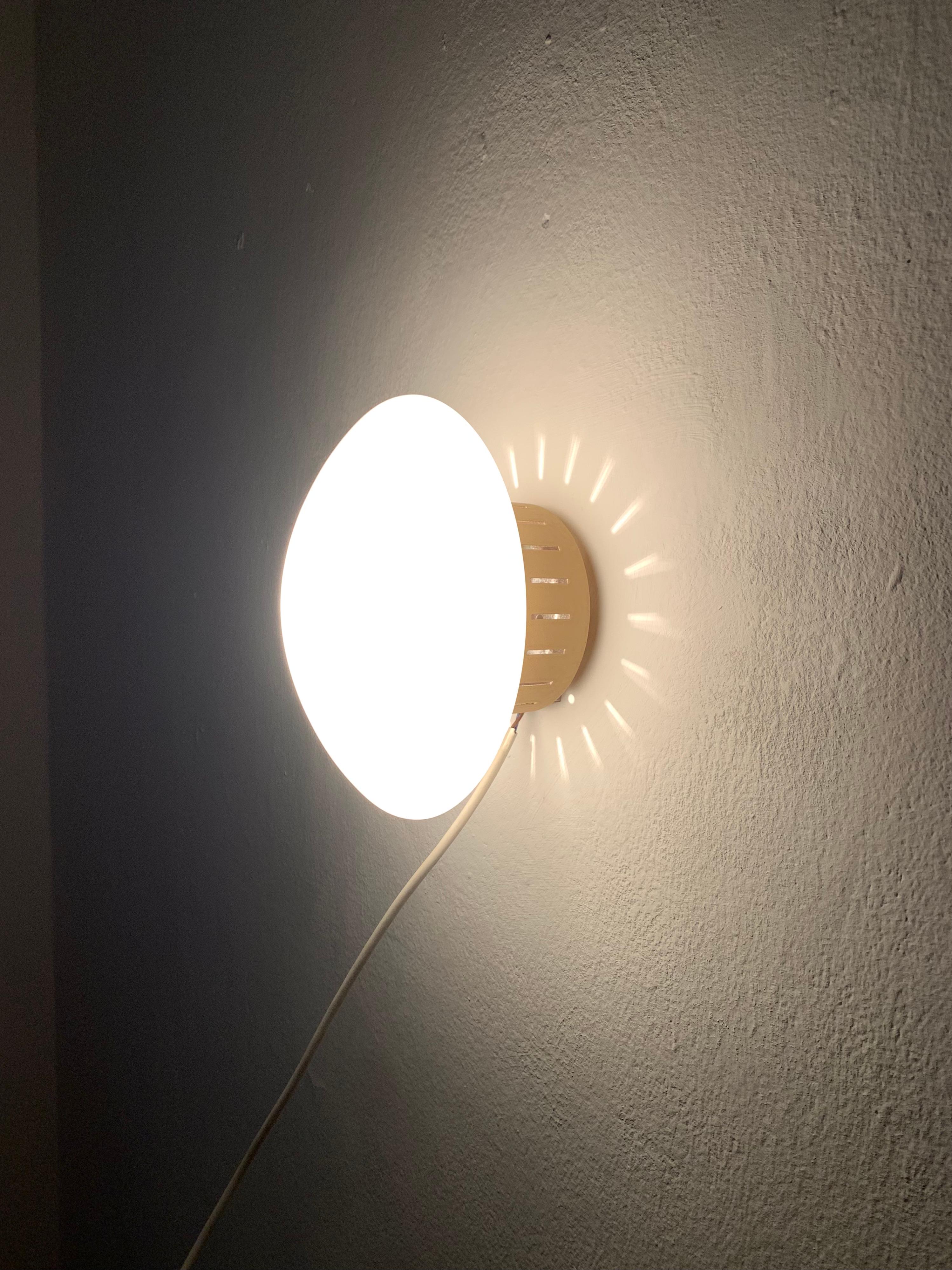 Lampe murale ou plafonnier opalin en vente 1