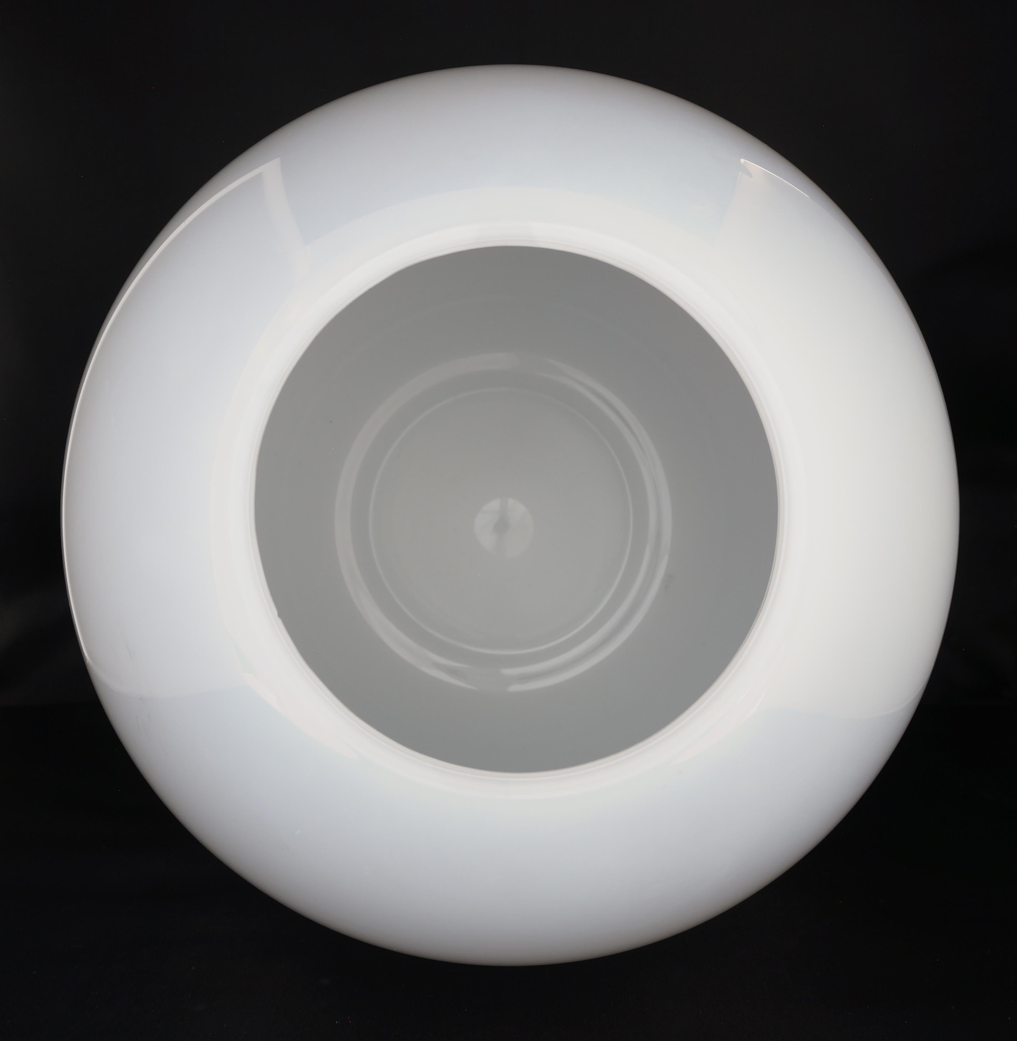 Jarrón de Murano Blanco Opalino de Tomasso Barbi Cristal de Murano en venta