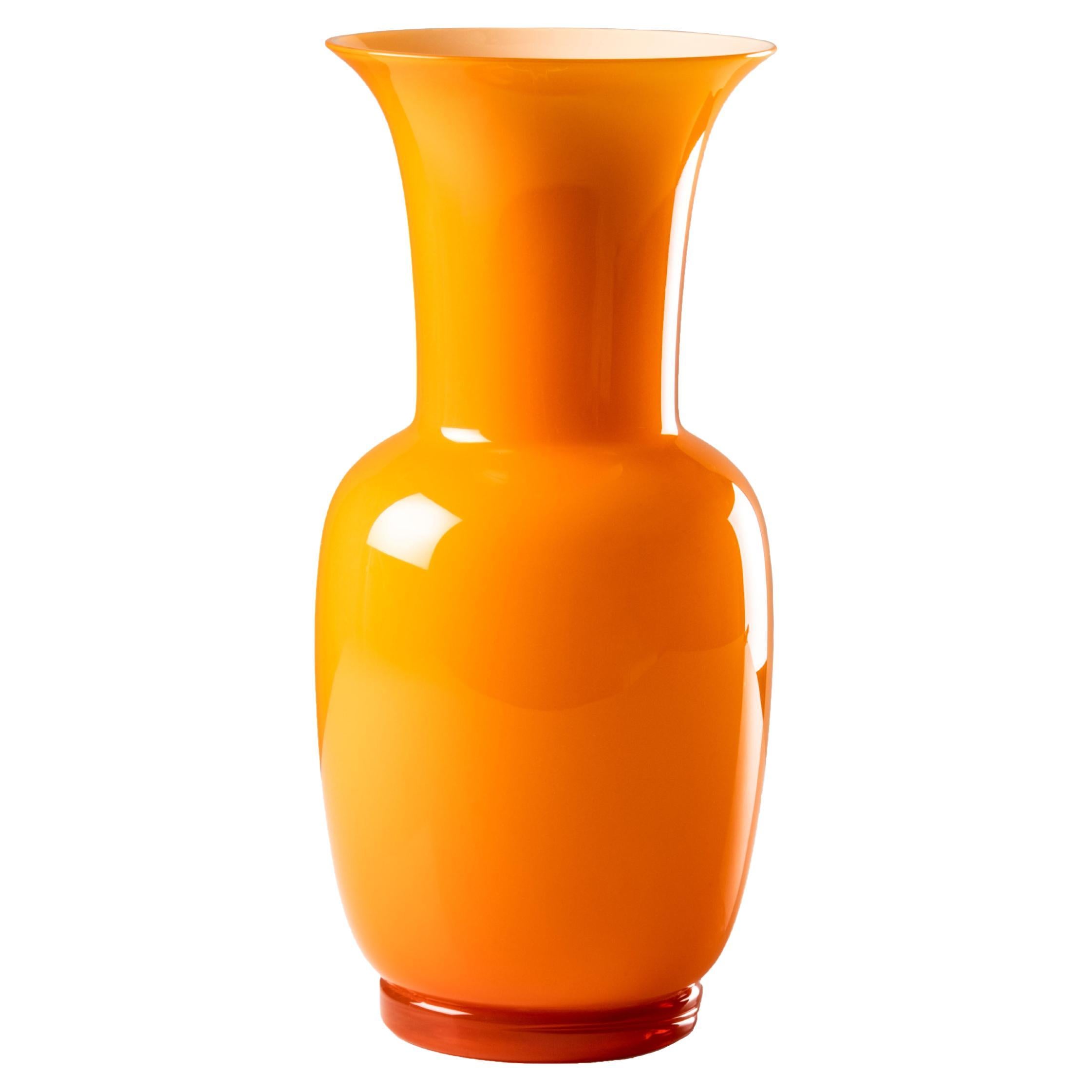 Vase en verre Opalino orange, blanc laiteux à l'intérieur par Venini