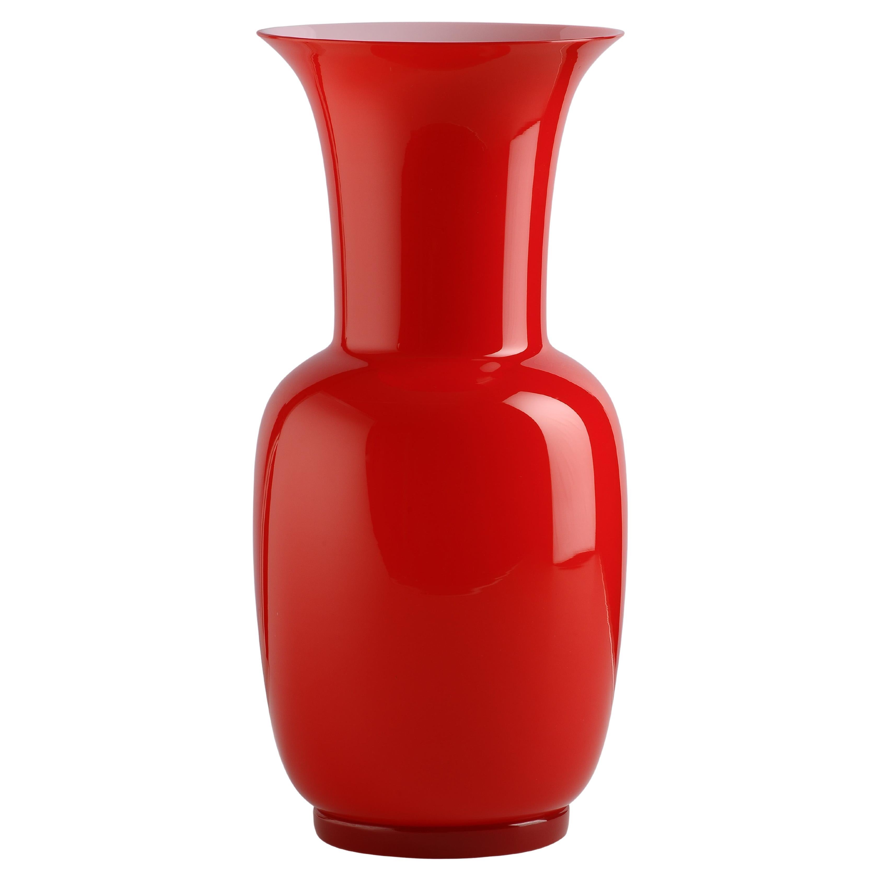 Opalinoglasvase aus rotem Milchglas mit weißem Innenraum von Venini
