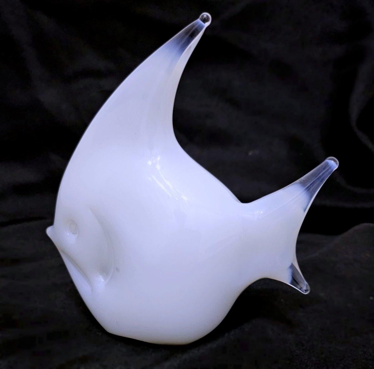 Mid-Century Modern Opalino/Alabastro Murano Glass Fish Sculpture For Sale 4