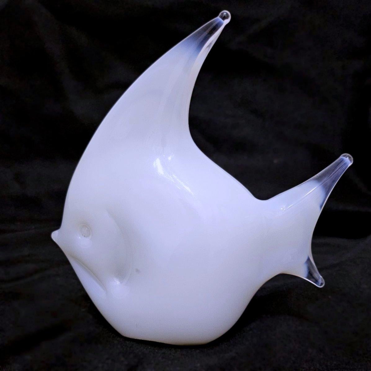 Mid-Century Modern Opalino/Alabastro Murano Glass Fish Sculpture For Sale 5