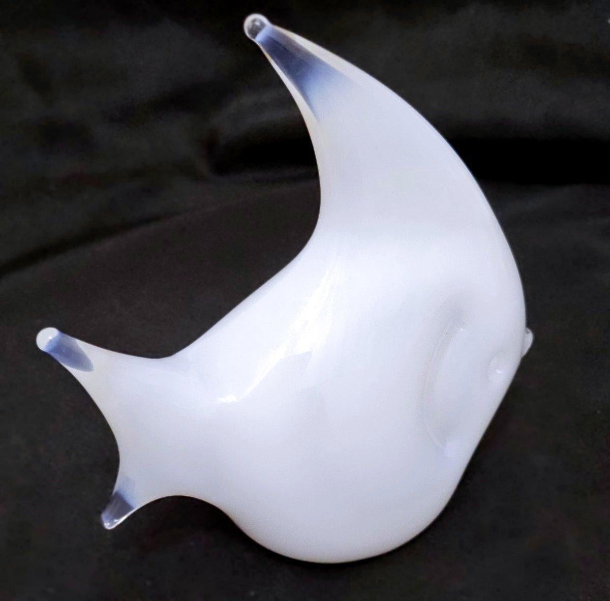 Mid-Century Modern Opalino/Alabastro Murano Glass Fish Sculpture In Good Condition For Sale In Warrenton, OR