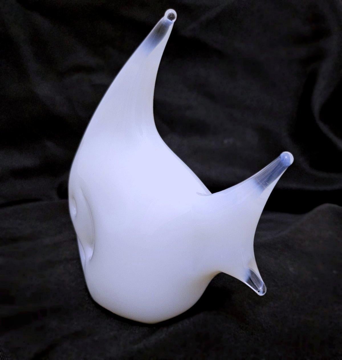 Mid-Century Modern Opalino/Alabastro Murano Glass Fish Sculpture For Sale 2