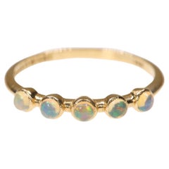 Opal Fünf Stein Cabochon Stapelbarer 18K Gelbgold Ring