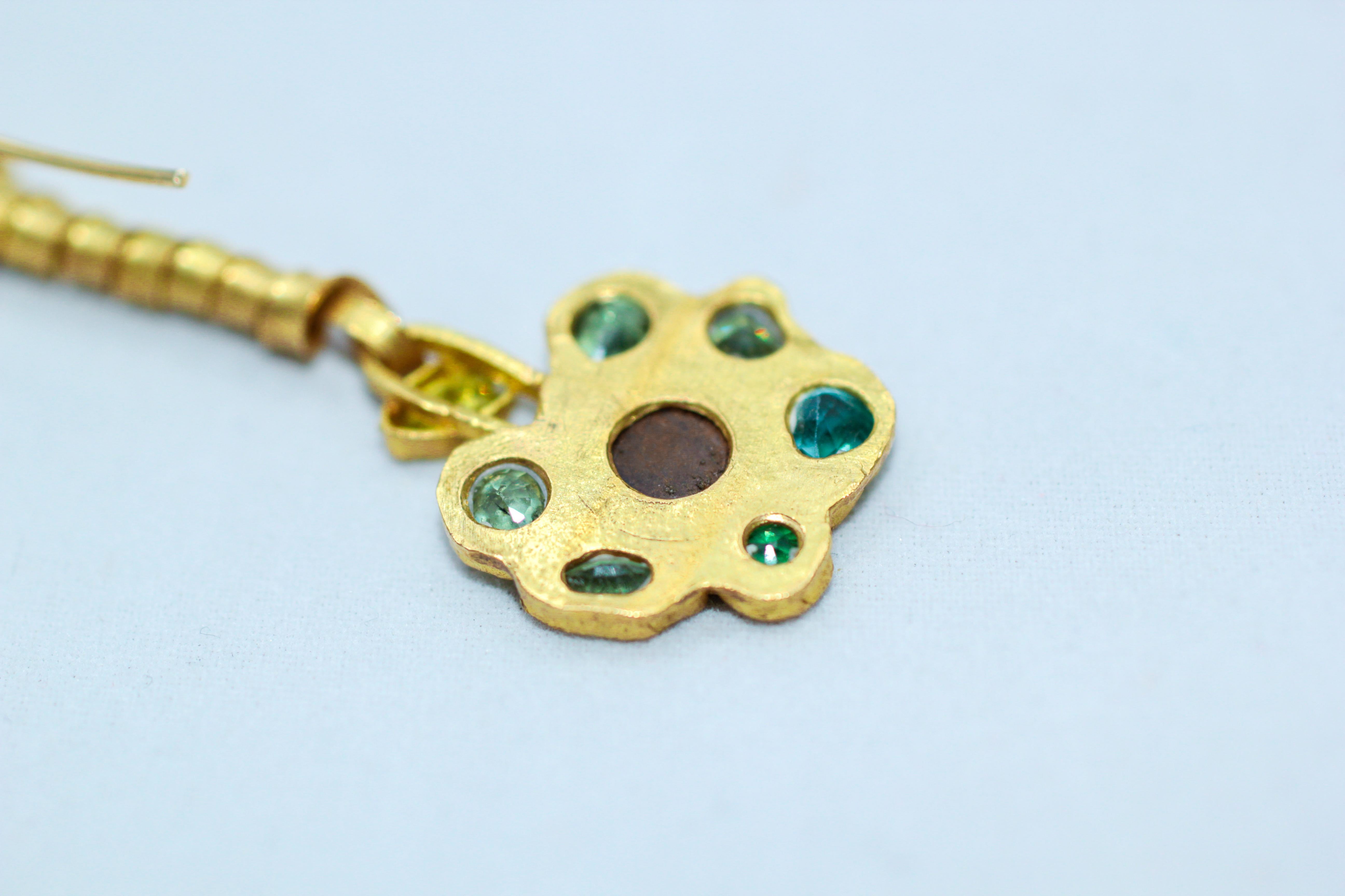 Boucles d'oreilles pendantes en or 22-21 carats Opales Diamants Grenats en vente 4