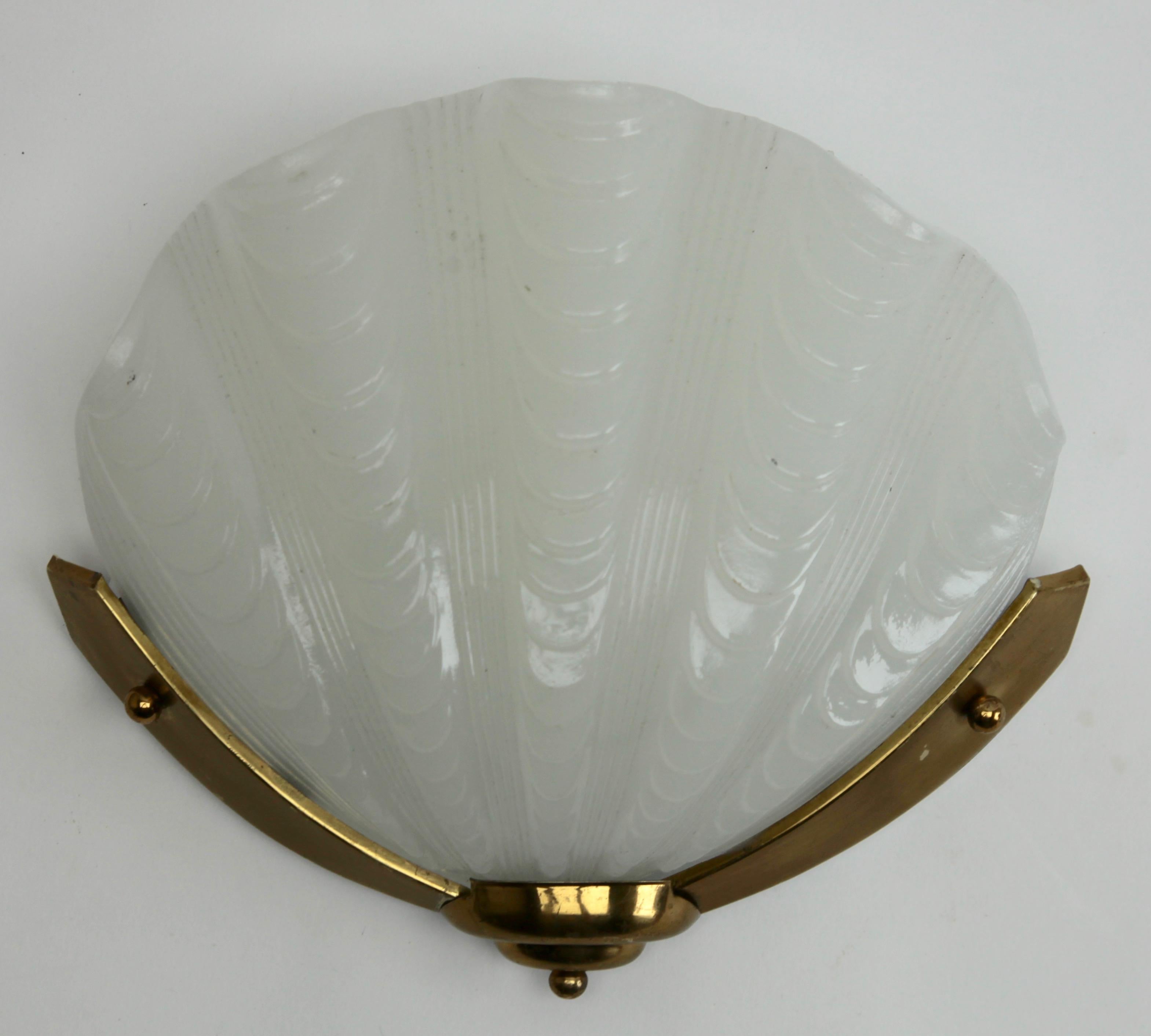 clamshell light fixture