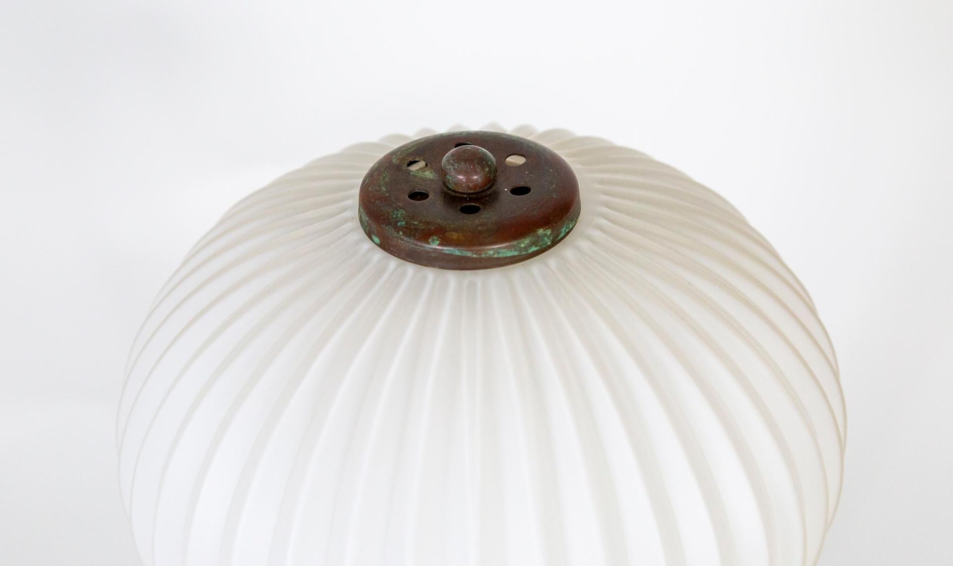 Opaque Green Glass Lindberg Lamp w/ Ribbed Elliptical Shade In Excellent Condition In San Francisco, CA