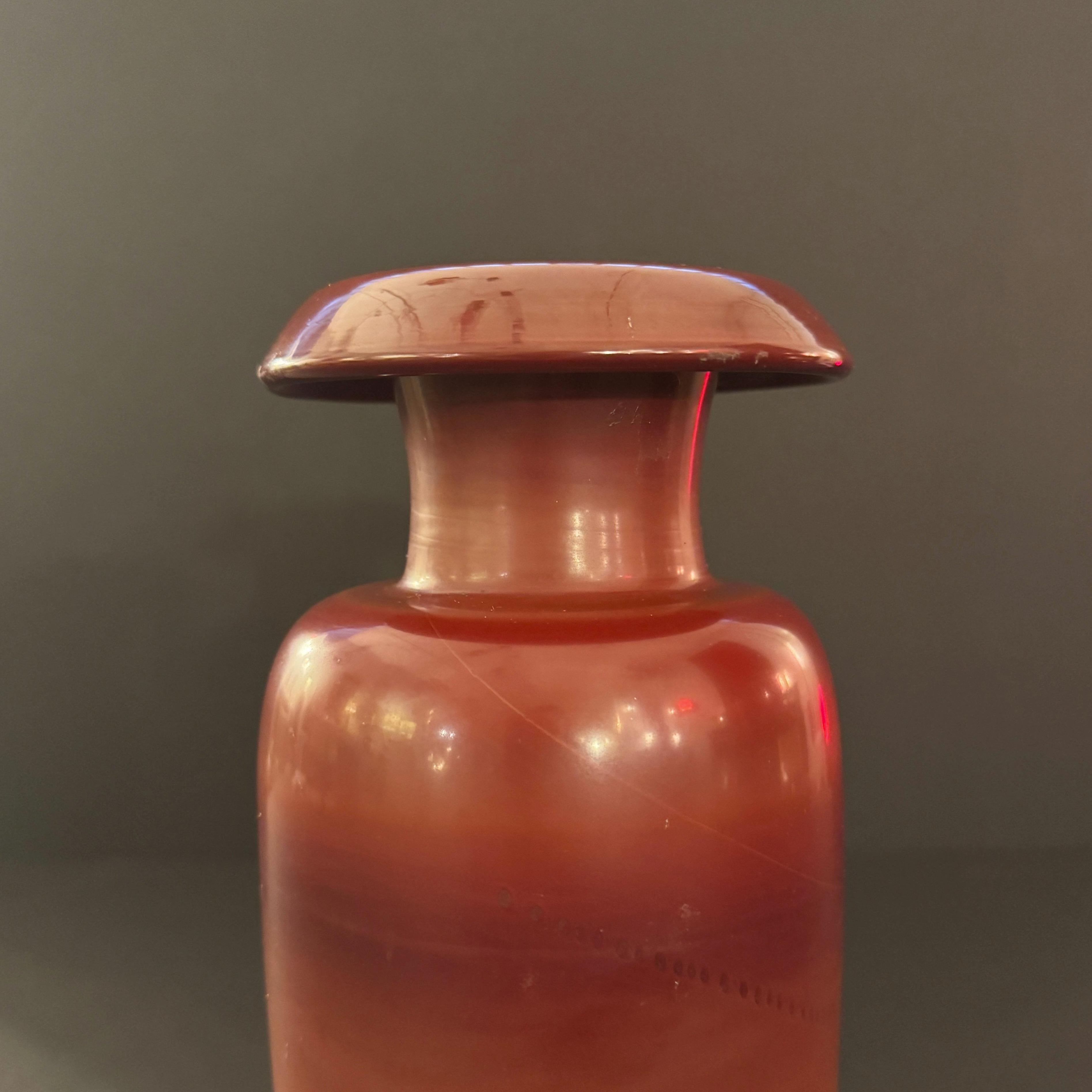 Opaque Pompeiian red glass vase, Italian 1960s In Good Condition For Sale In New York, NY
