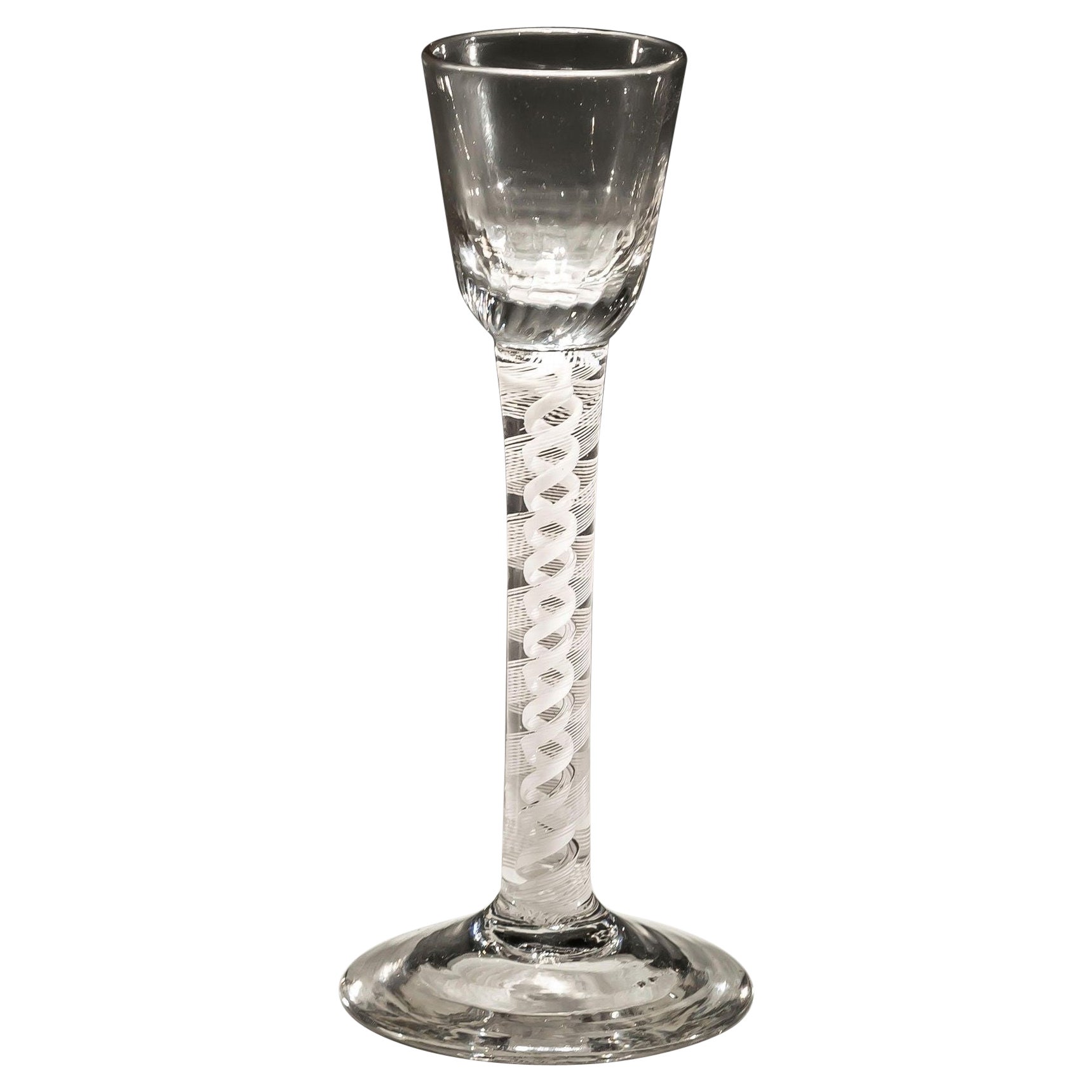 Cordial torsadé opaque avec coupe moulée à côtes en vente