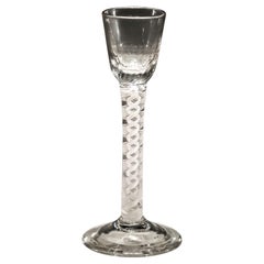 Cordial torsadé opaque avec coupe moulée à côtes