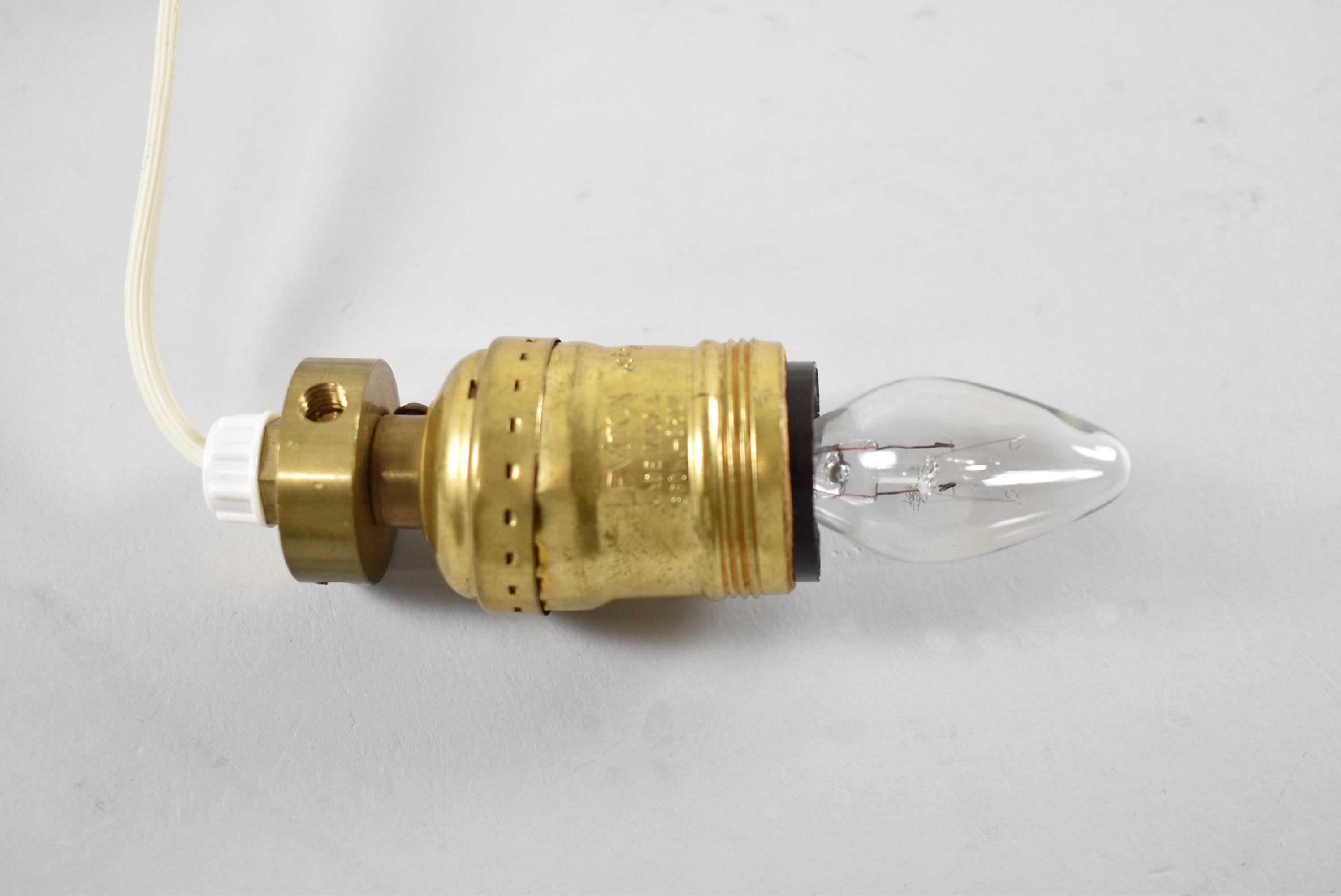 Tischlampe mit Zylinderschirm aus weißem Vintage-Glas, Stilnoro zugeschrieben, undurchsichtig (Unbekannt) im Angebot