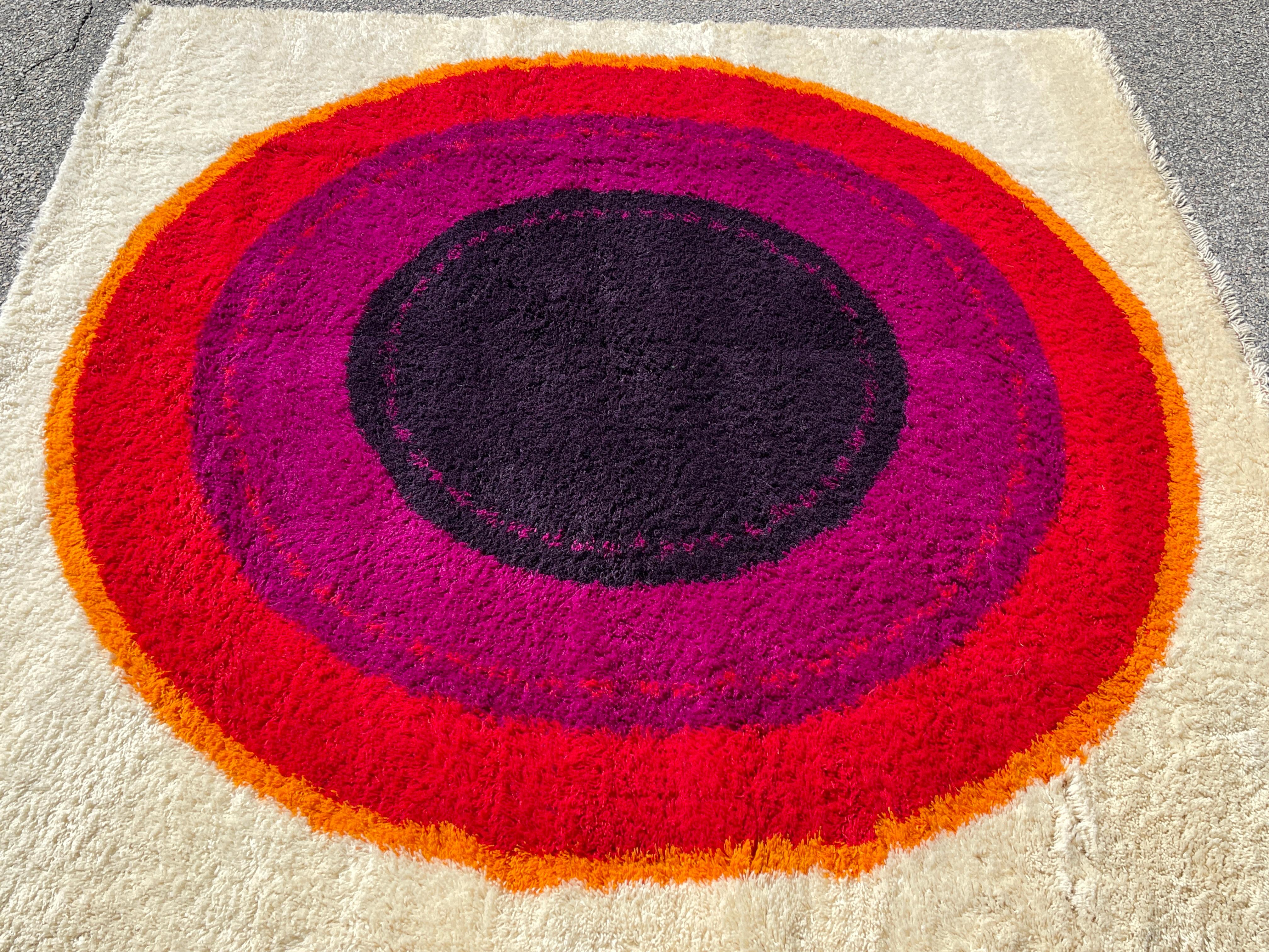 OpArt Danish Rya Bullseye Rug 11