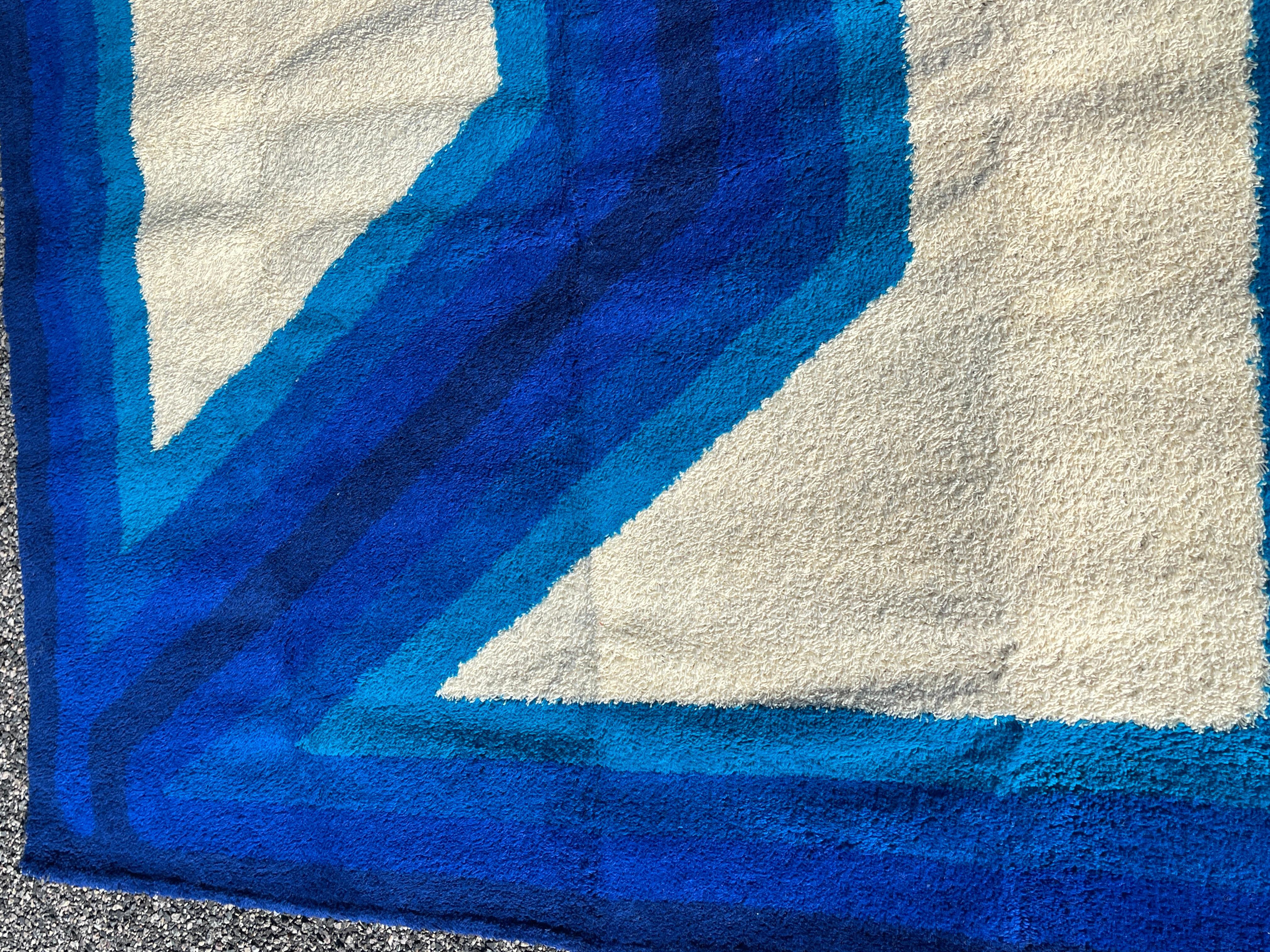 OpArt Dänischer Rya-Teppich in Blau und Weiß von Hojer Eksport Wilton im Angebot 5