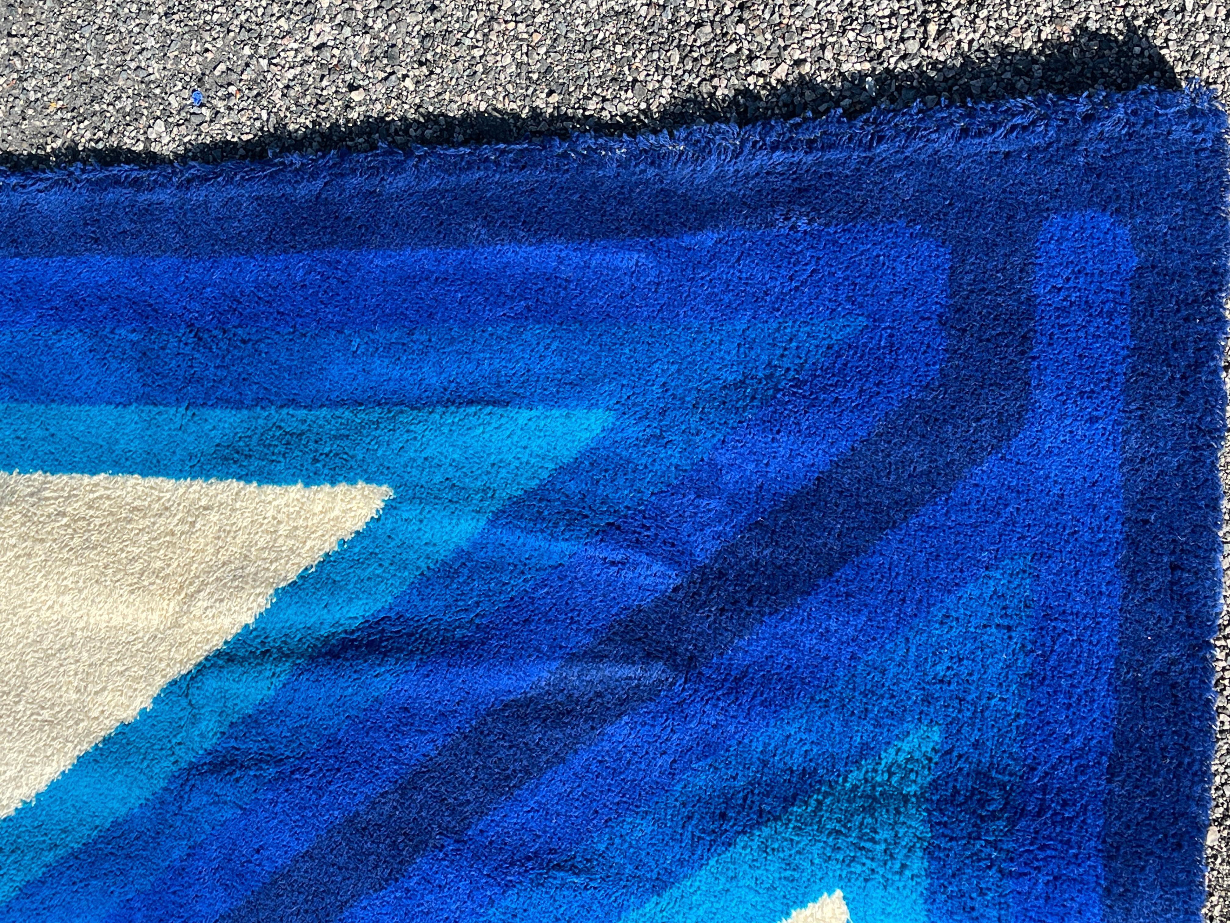 OpArt Dänischer Rya-Teppich in Blau und Weiß von Hojer Eksport Wilton im Angebot 6