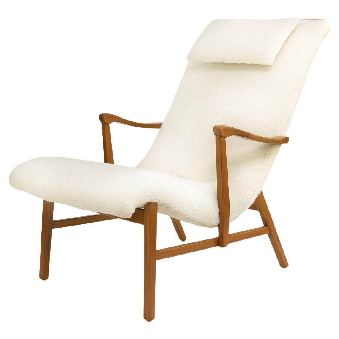 Chaise longue en fausse peau de mouton OPE Mobler, circa 1950, Jonkoping, Suède en vente