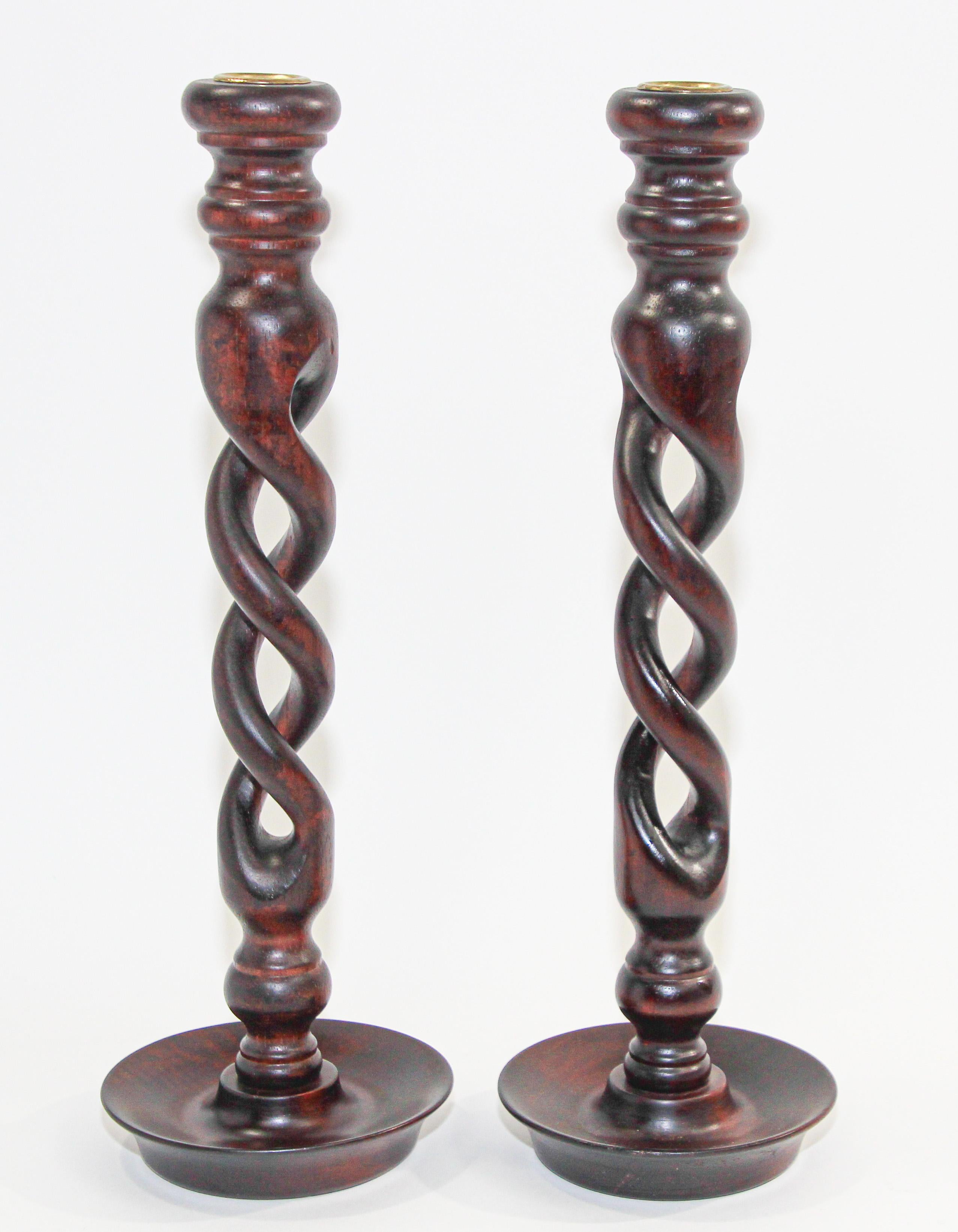 Elegant Victorian pair of barley twist wooden candlesticks on round base.
English oak open barley twist wooden candlesticks topped with brass candleholders.
A rare and sought after model with open twisted wood work.
Hand carved open barley twist