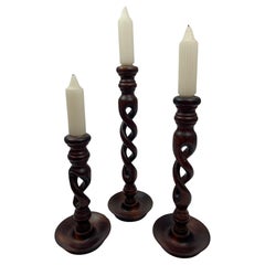 Set von 3 englischen Kerzenständern aus Holz mit offenem Barley Twist-Muster