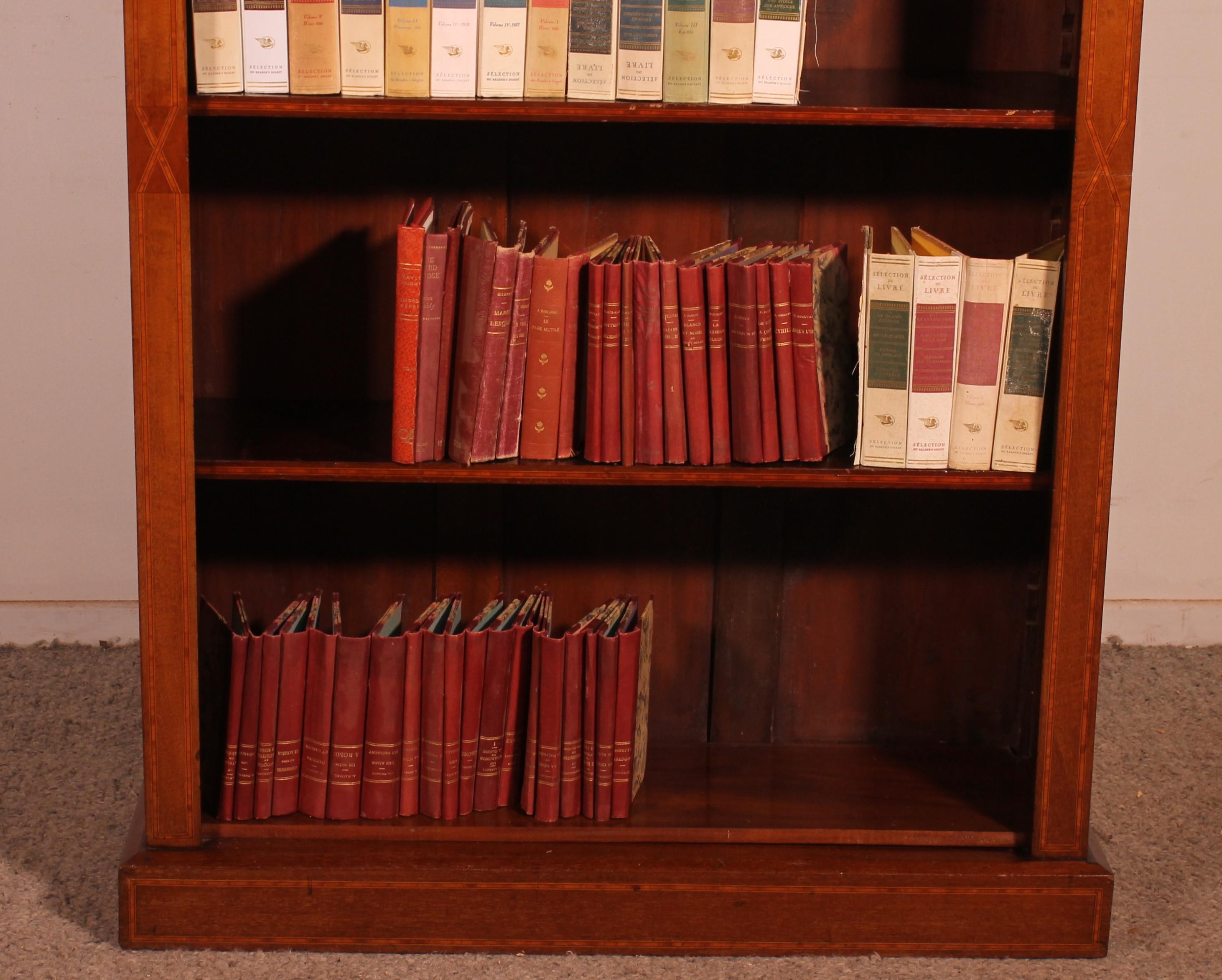 Britannico Libreria a giorno in mogano con intarsi del XIX secolo - Inghilterra in vendita