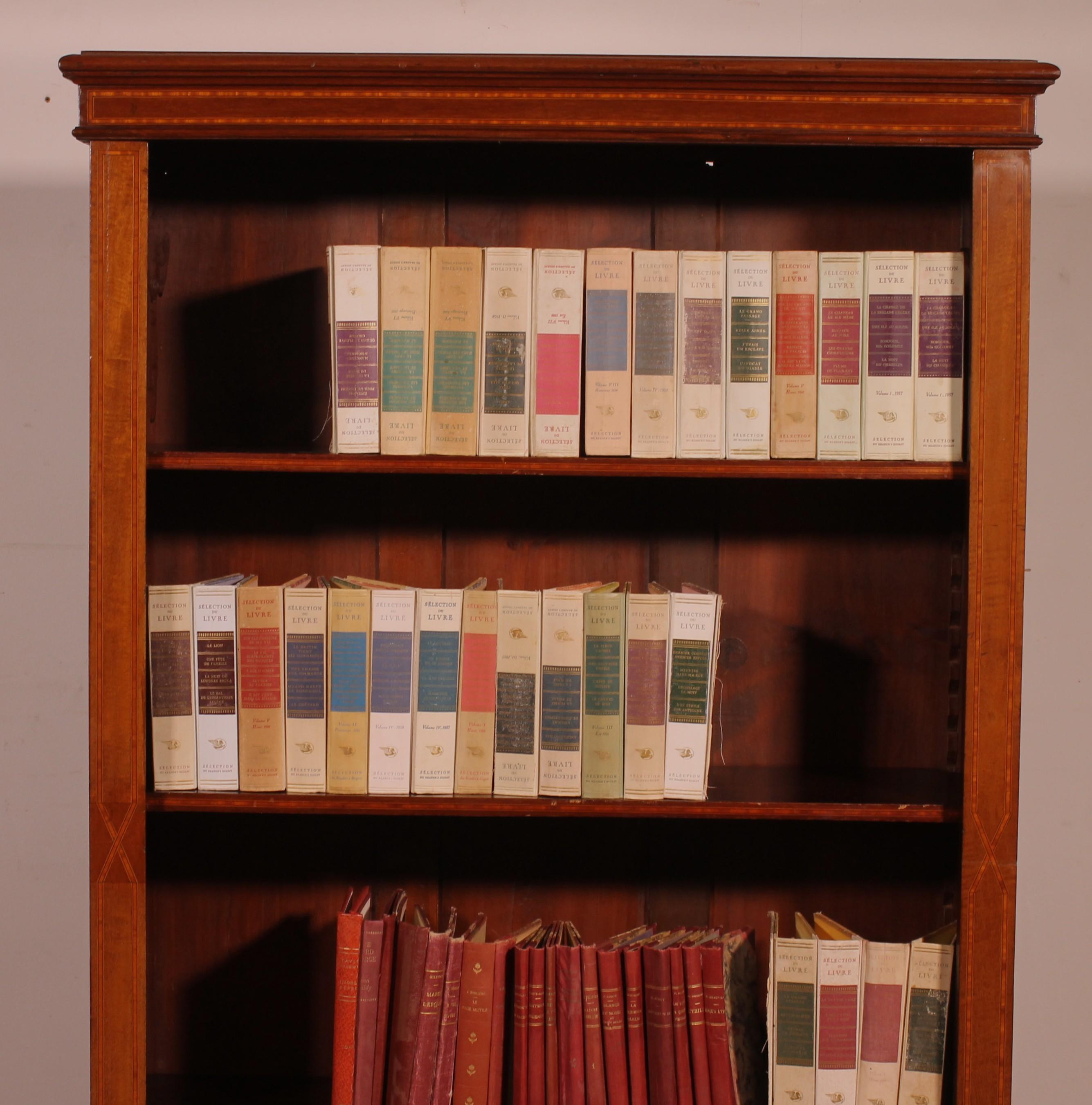 Libreria a giorno in mogano con intarsi del XIX secolo - Inghilterra In condizioni buone in vendita a Brussels, Brussels