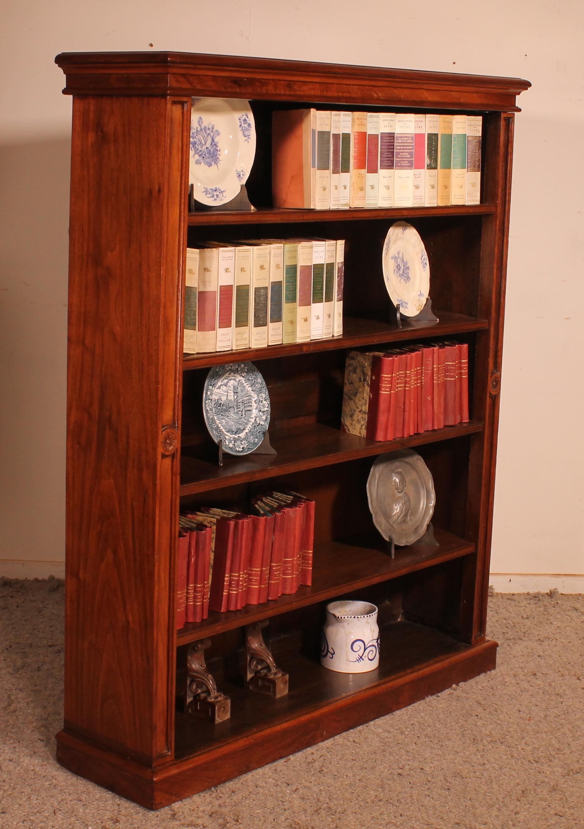 Open Bookcase in Walnut 19 ° Century-England For Sale 5