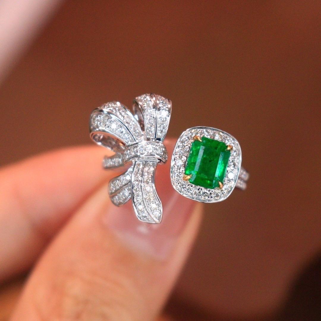 Emerald Cut Open Bow Emerald Rings 18k White Gold and VP Diamonds For Sale