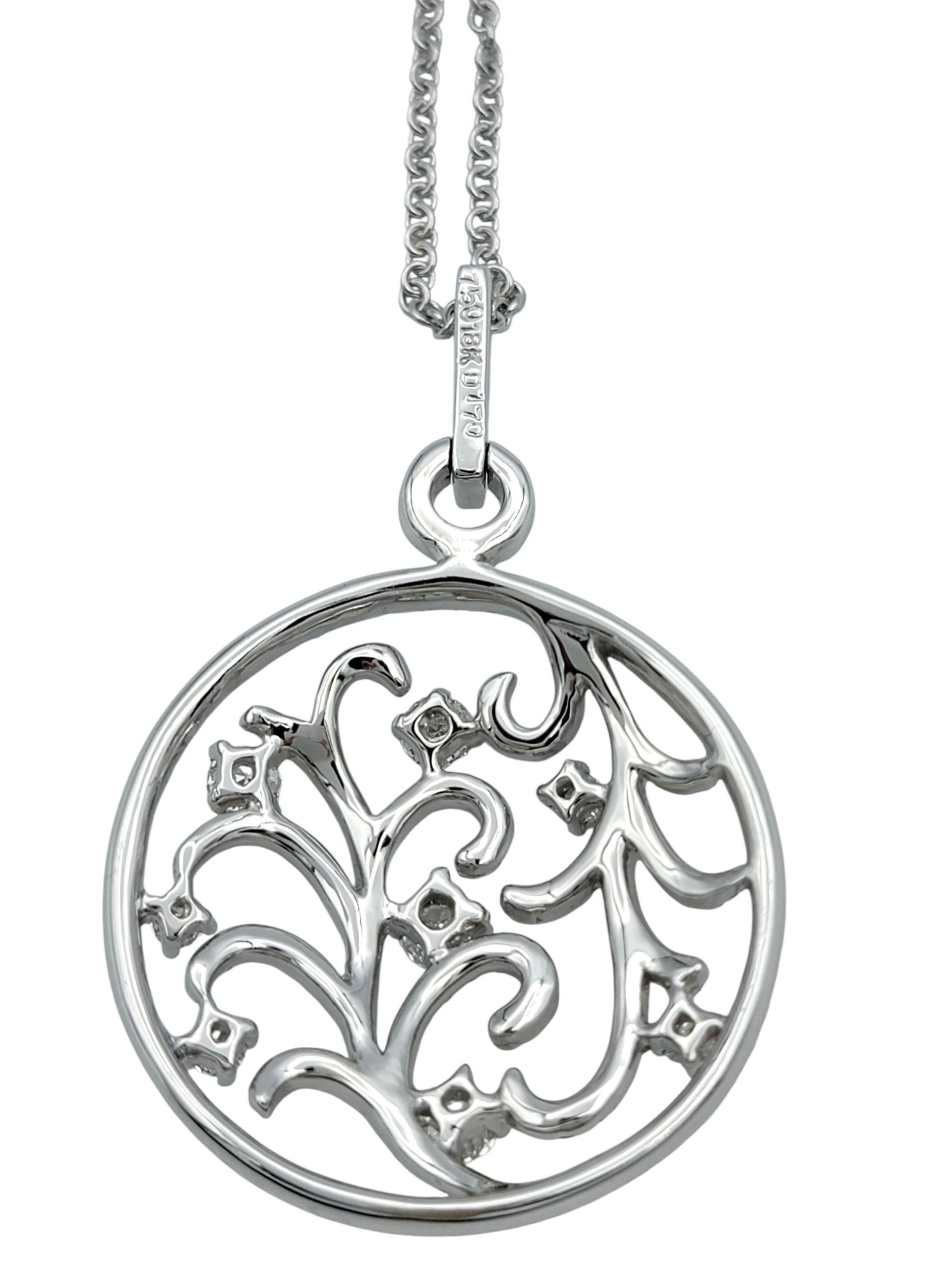 Collier à motif botanique en cercle ouvert avec pendentif en diamant rond en or blanc 14 carats en vente 5