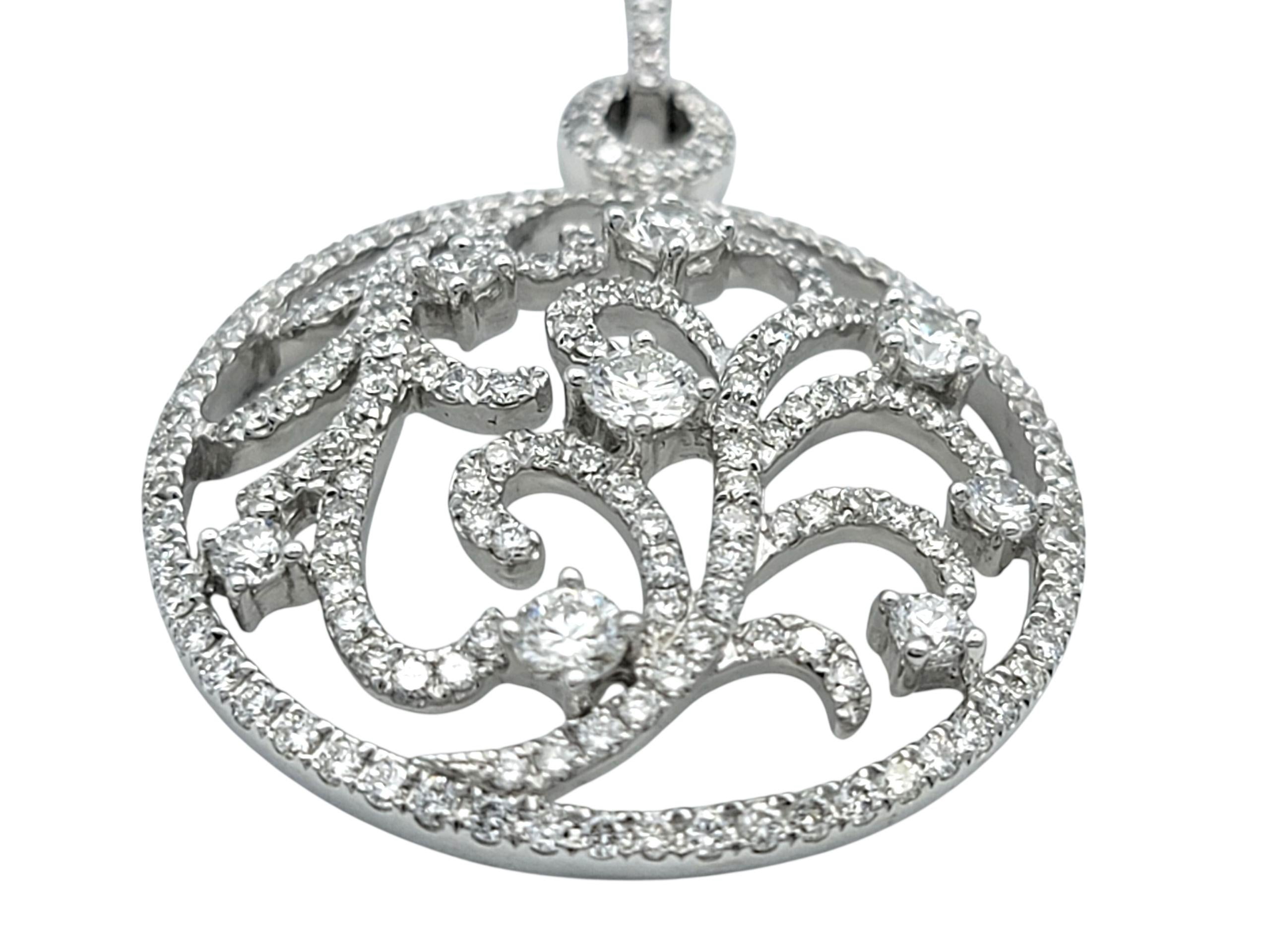 Taille ronde Collier à motif botanique en cercle ouvert avec pendentif en diamant rond en or blanc 14 carats en vente