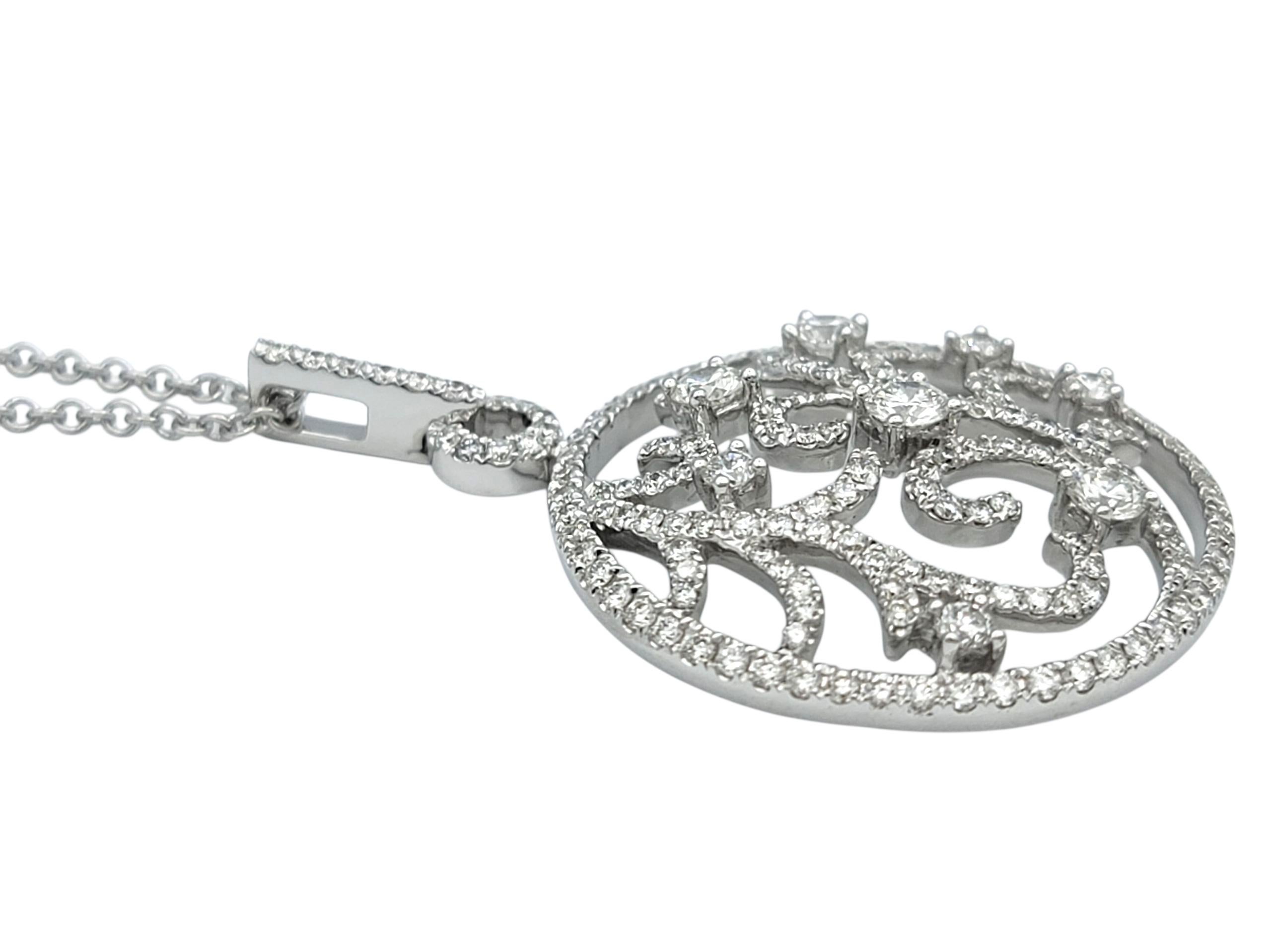Collier à motif botanique en cercle ouvert avec pendentif en diamant rond en or blanc 14 carats Bon état - En vente à Scottsdale, AZ