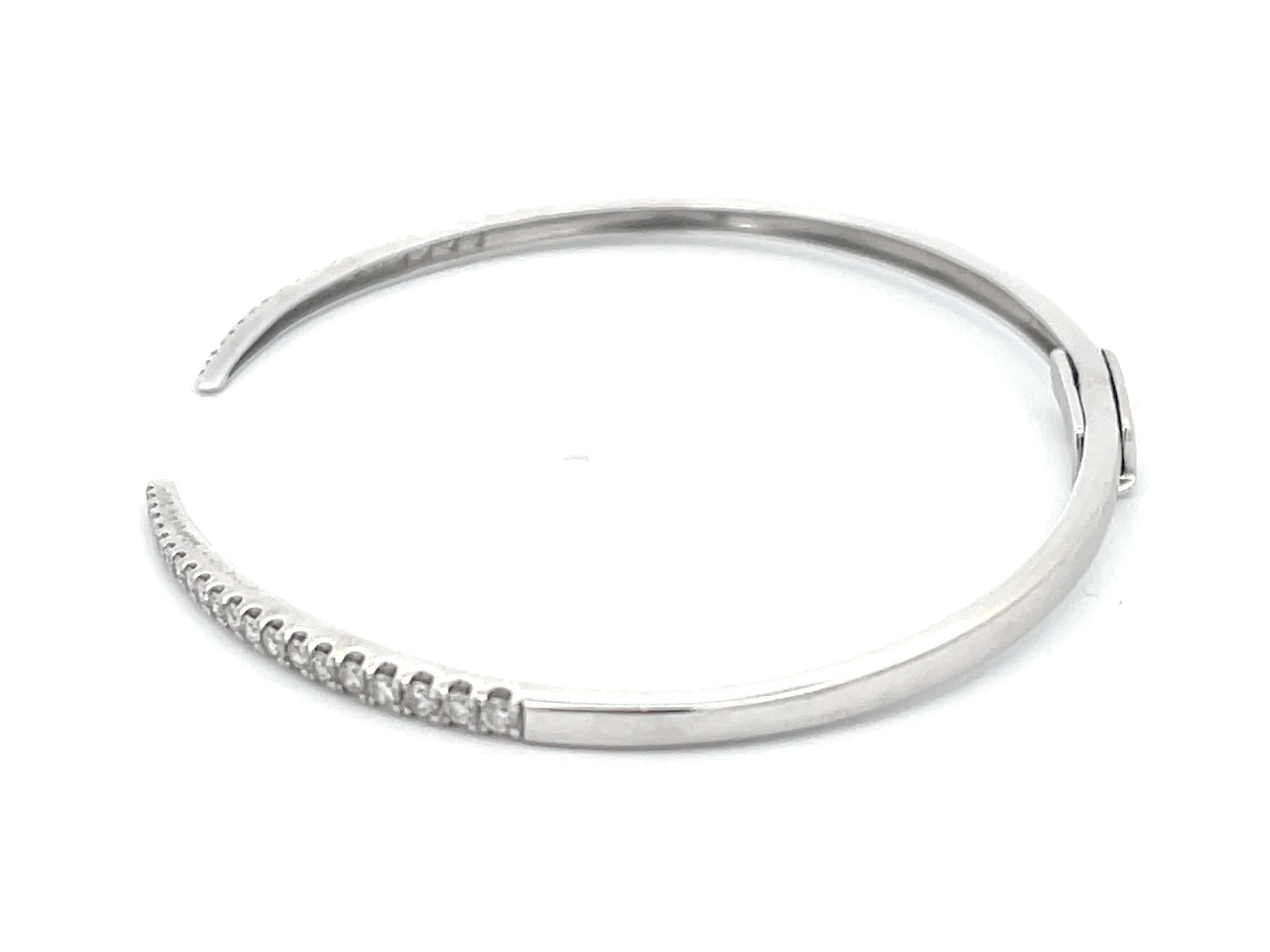 Open Claw Diamond Bangle in 14k White Gold In Excellent Condition For Sale In Honolulu, HI