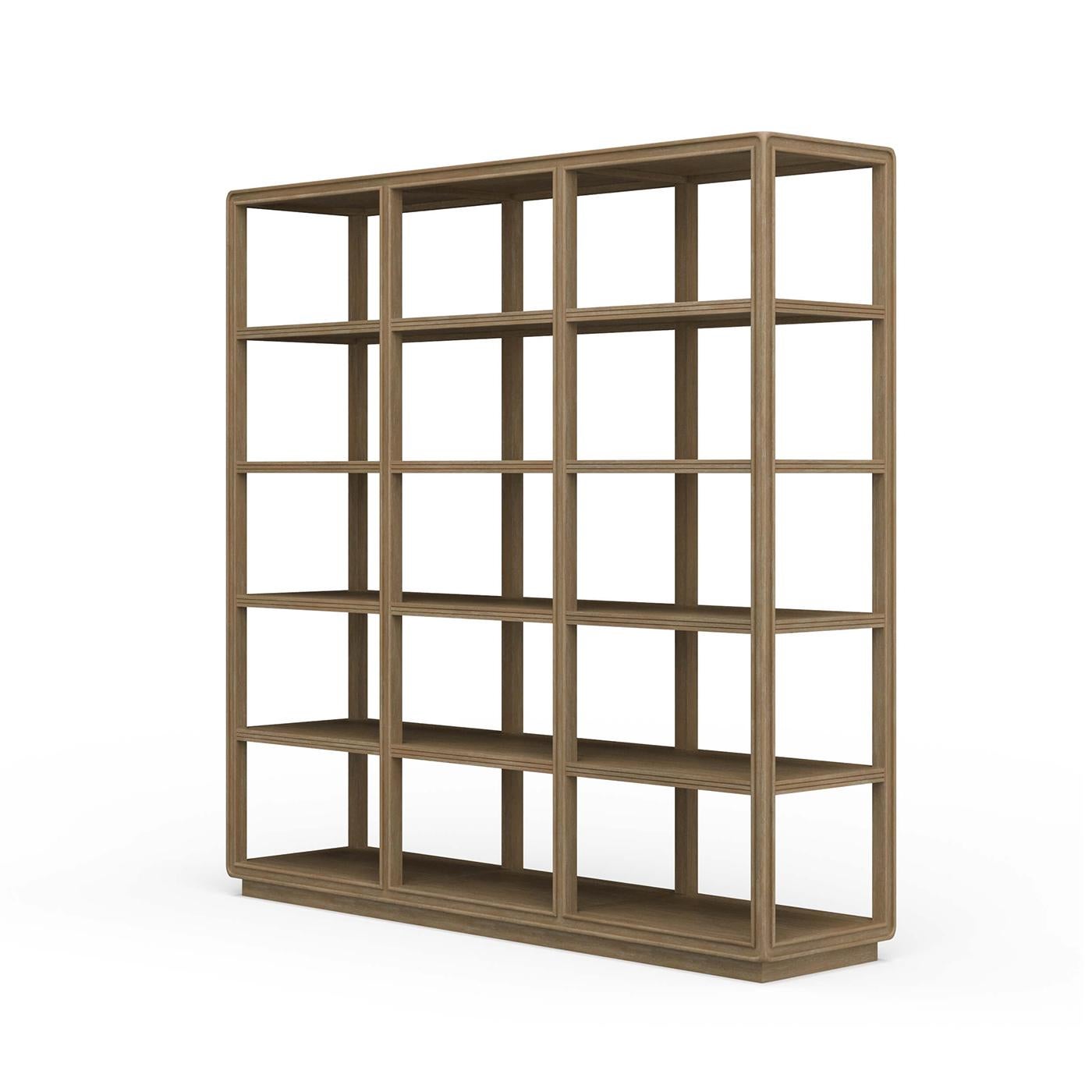 Rifinito in una rilassante tonalità Sandbar. Realizzata in pregiato legno di mogano, questa libreria garantisce una lunga durata e un look senza tempo. La finitura Sandbar, morbida e neutra, aggiunge un tocco di raffinatezza, rendendola un'aggiunta