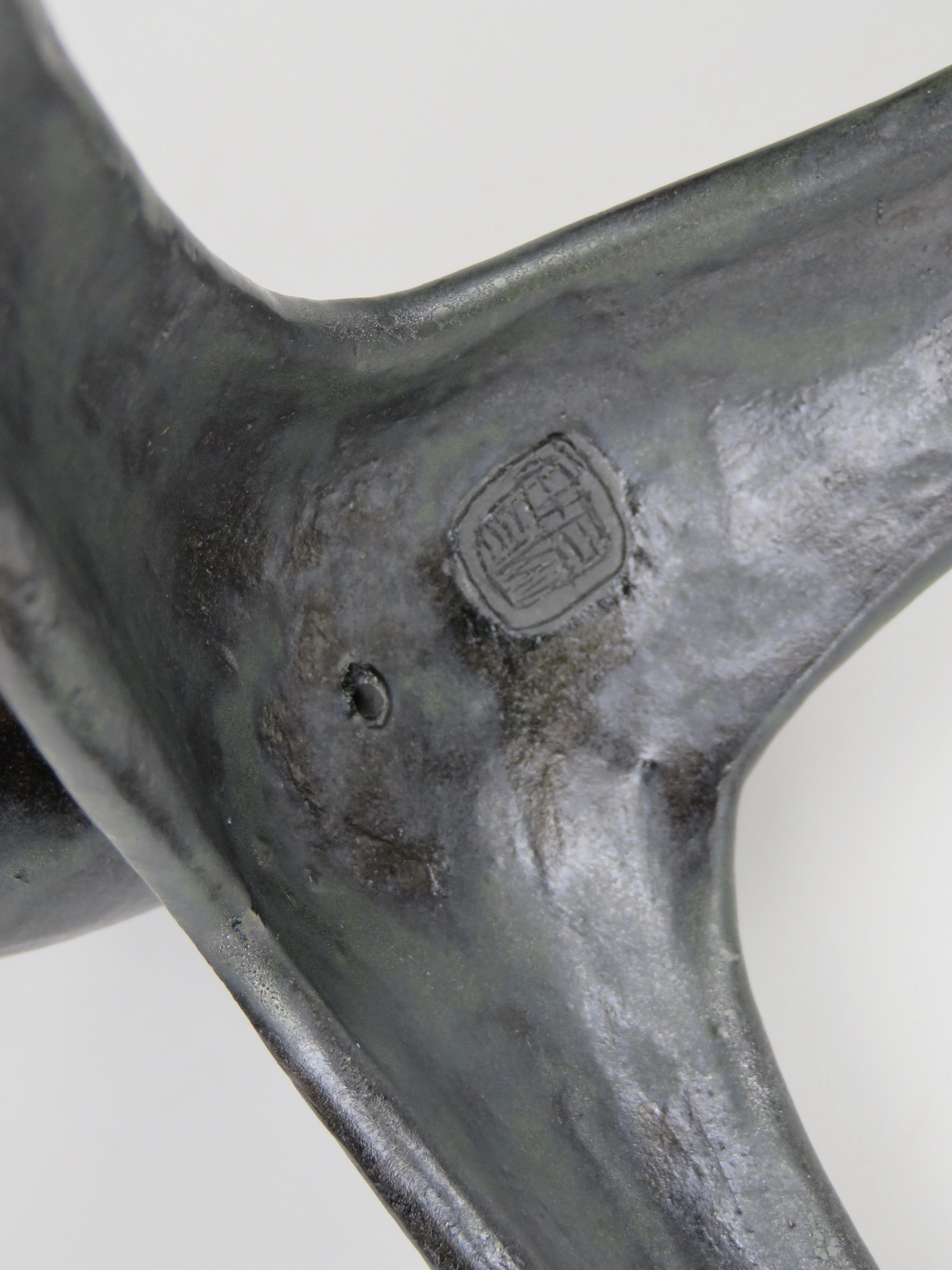 Piano a curva aperta, centro allungato, gambe a treppiede, ceramica nera TOTEM in vendita 6